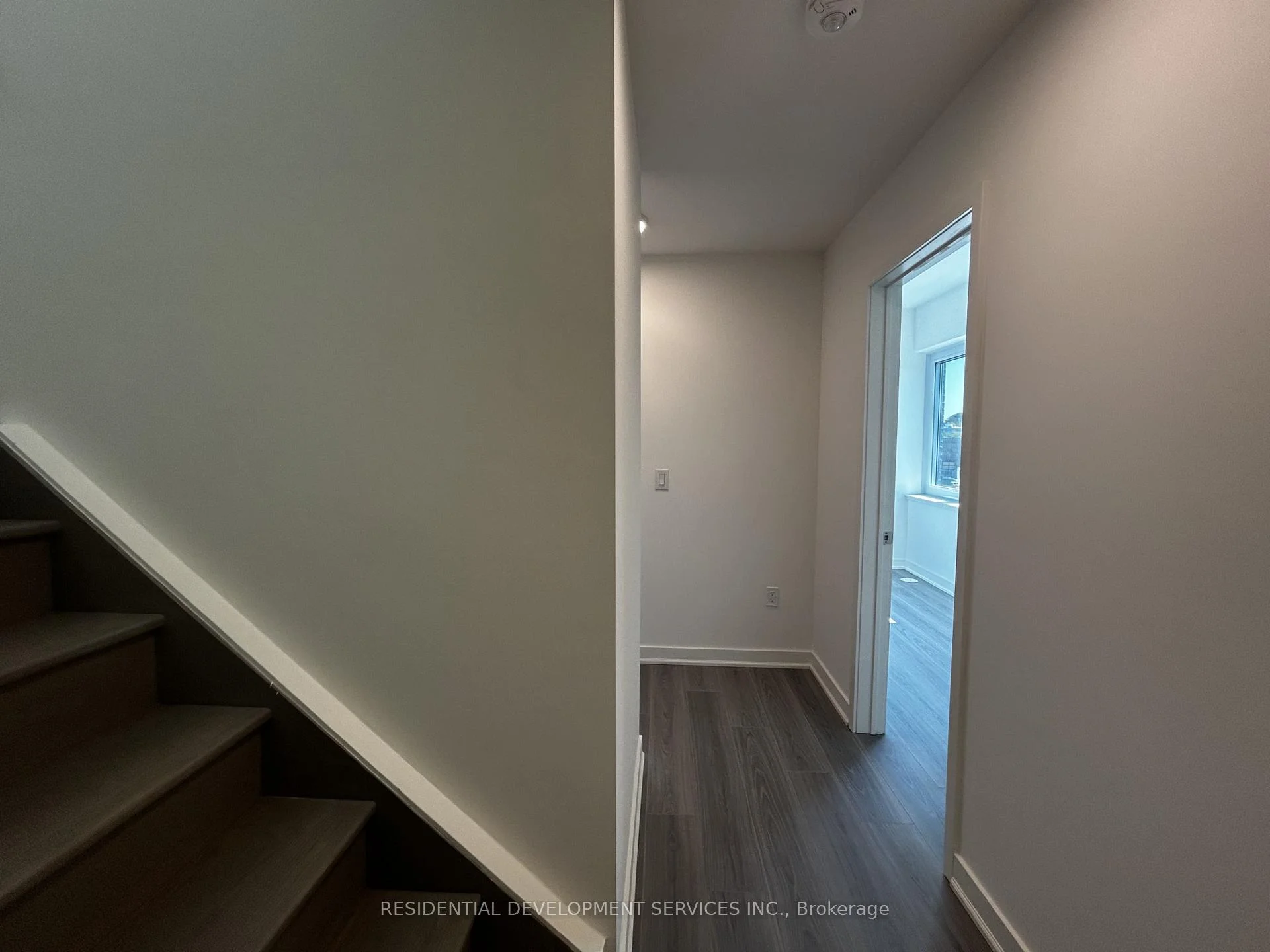 Photo 13 of 69 Curlew Drive, North York, Parkwoods-Donalda — HOMEH