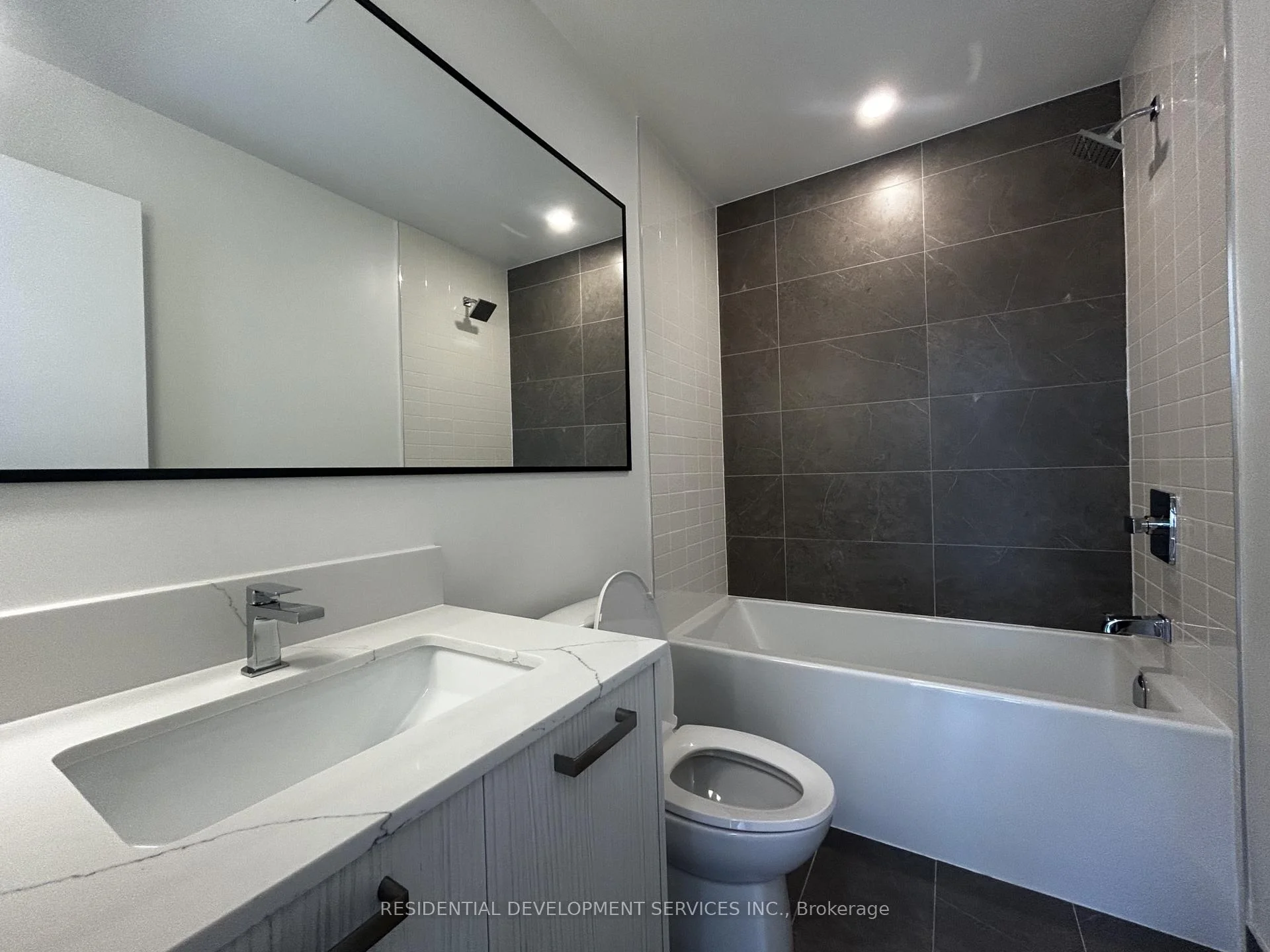 Photo 17 of 69 Curlew Drive, North York, Parkwoods-Donalda — HOMEH