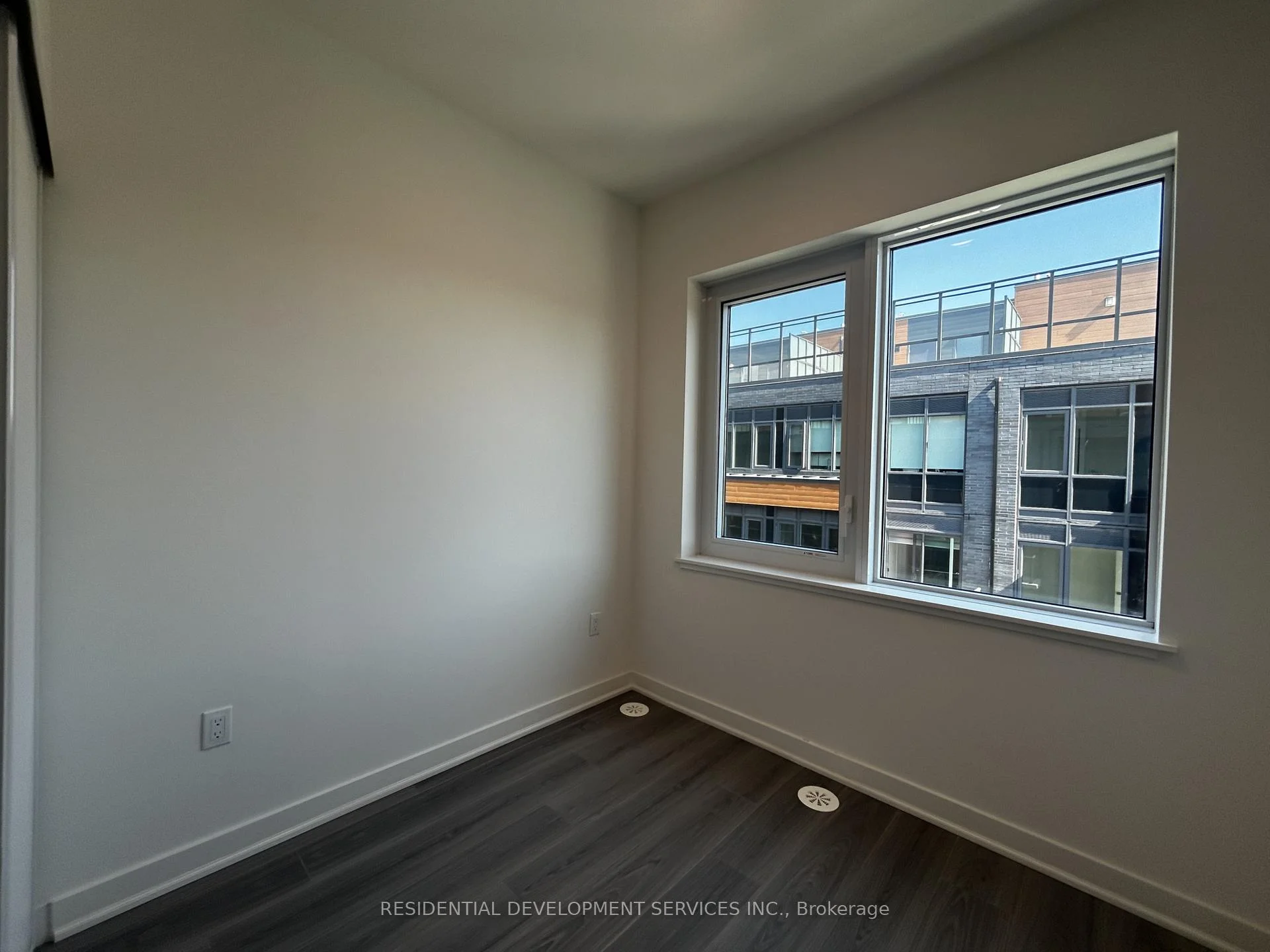 Photo 19 of 69 Curlew Drive, North York, Parkwoods-Donalda — HOMEH