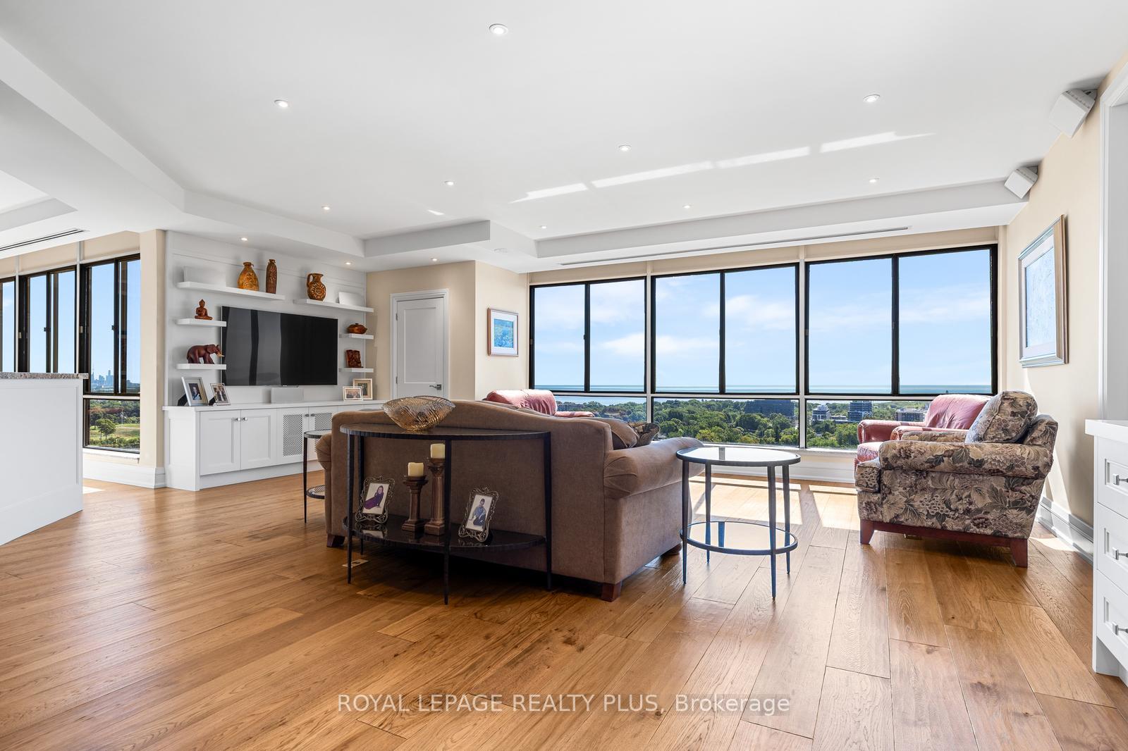 Photo 5 of Unit 2203, 1400 Dixie Road, Mississauga, Lakeview — HOMEH