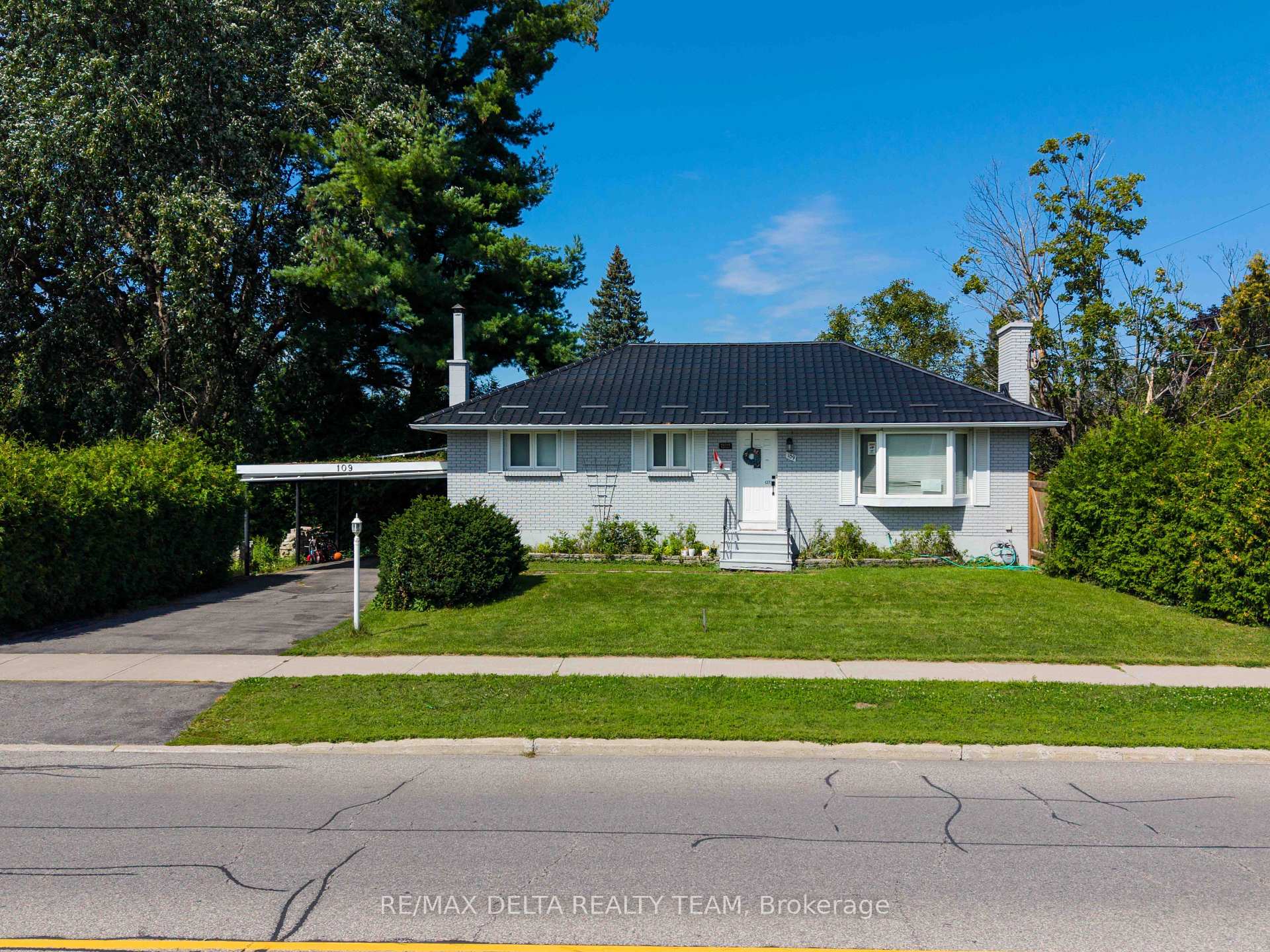 Photo of 109 Meadowlands Drive W