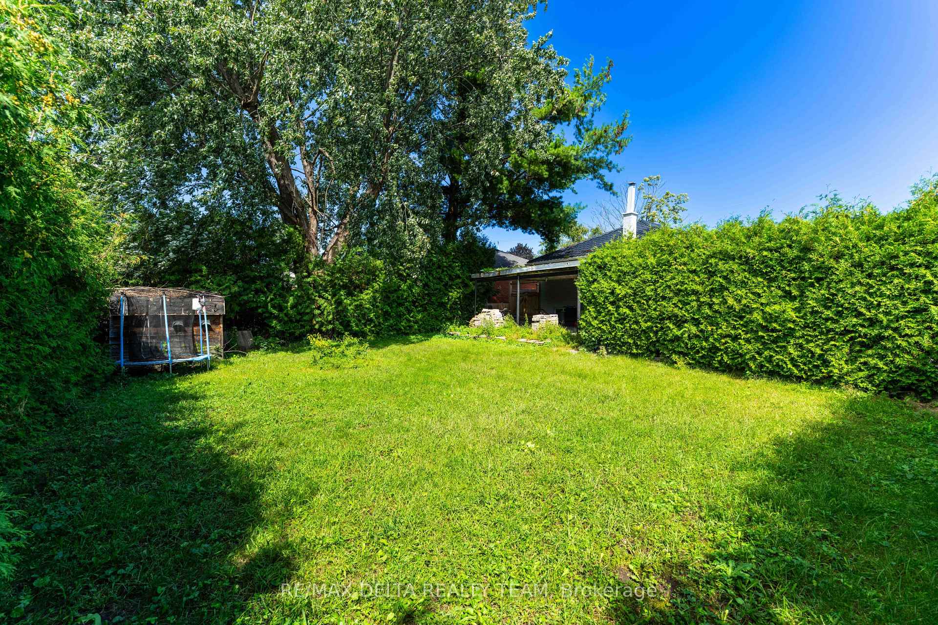 Photo 7 of 109 Meadowlands Drive W, Ottawa, Meadowlands/St. Claire Gardens — HOMEH