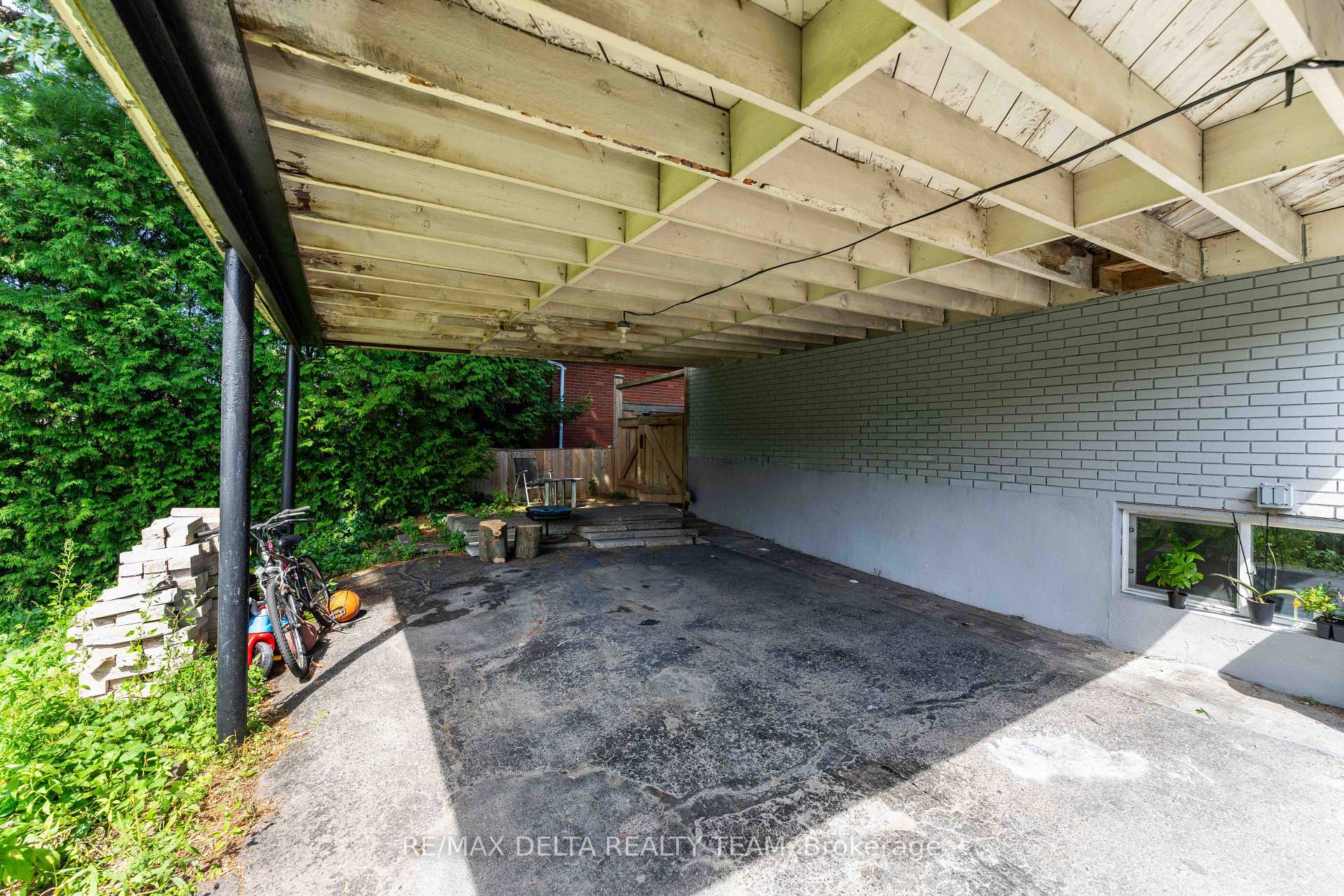 Photo 8 of 109 Meadowlands Drive W, Ottawa, Meadowlands/St. Claire Gardens — HOMEH