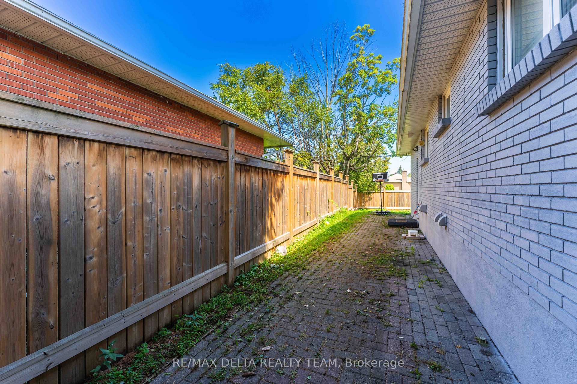 Photo 9 of 109 Meadowlands Drive W, Ottawa, Meadowlands/St. Claire Gardens — HOMEH