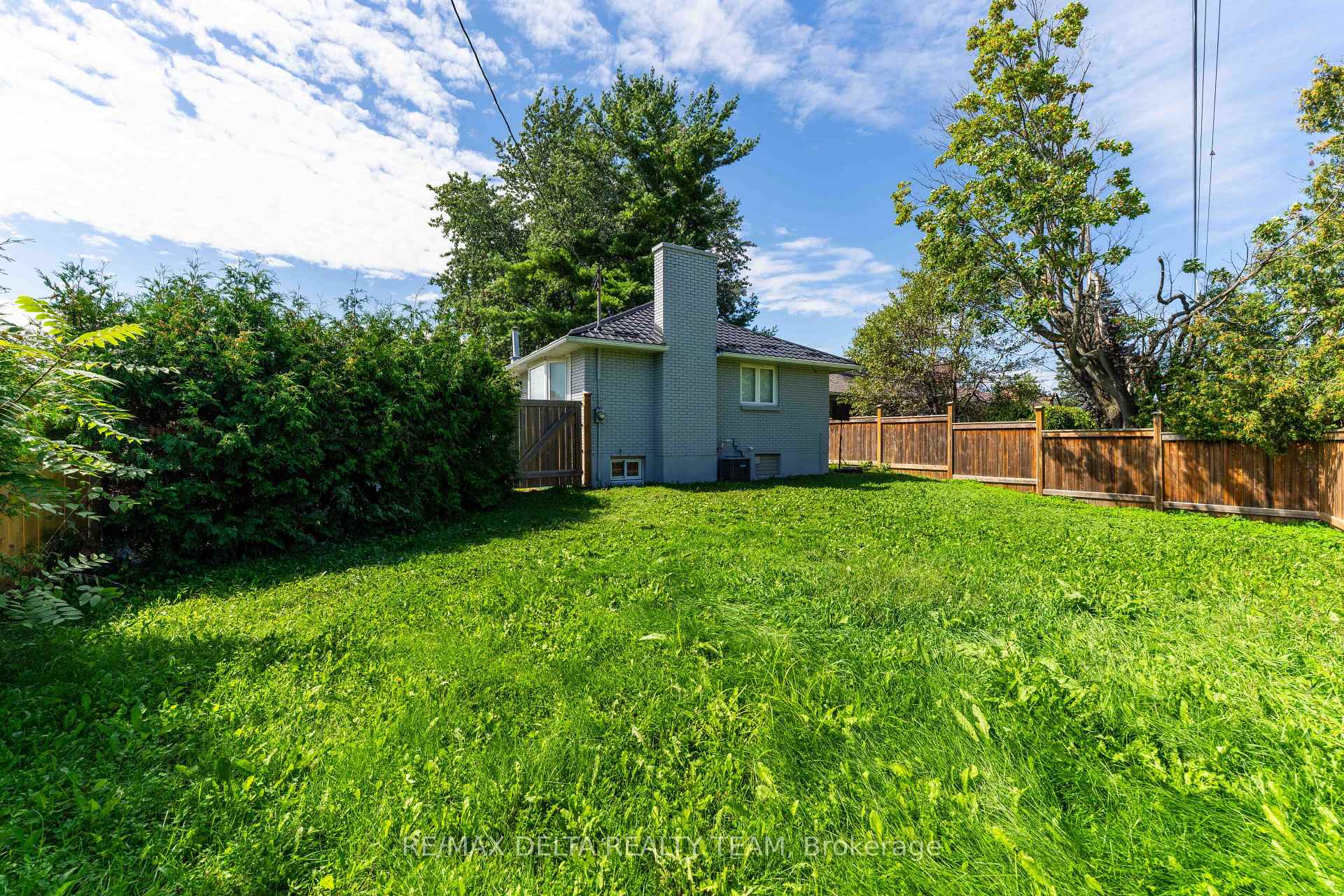 Photo 12 of 109 Meadowlands Drive W, Ottawa, Meadowlands/St. Claire Gardens — HOMEH