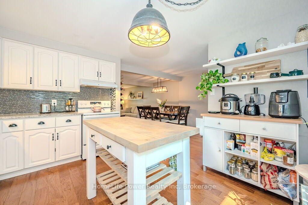 Photo 16 of 40 Ferman Drive, Guelph, Willow West/Sugarbush/West Acres — HOMEH