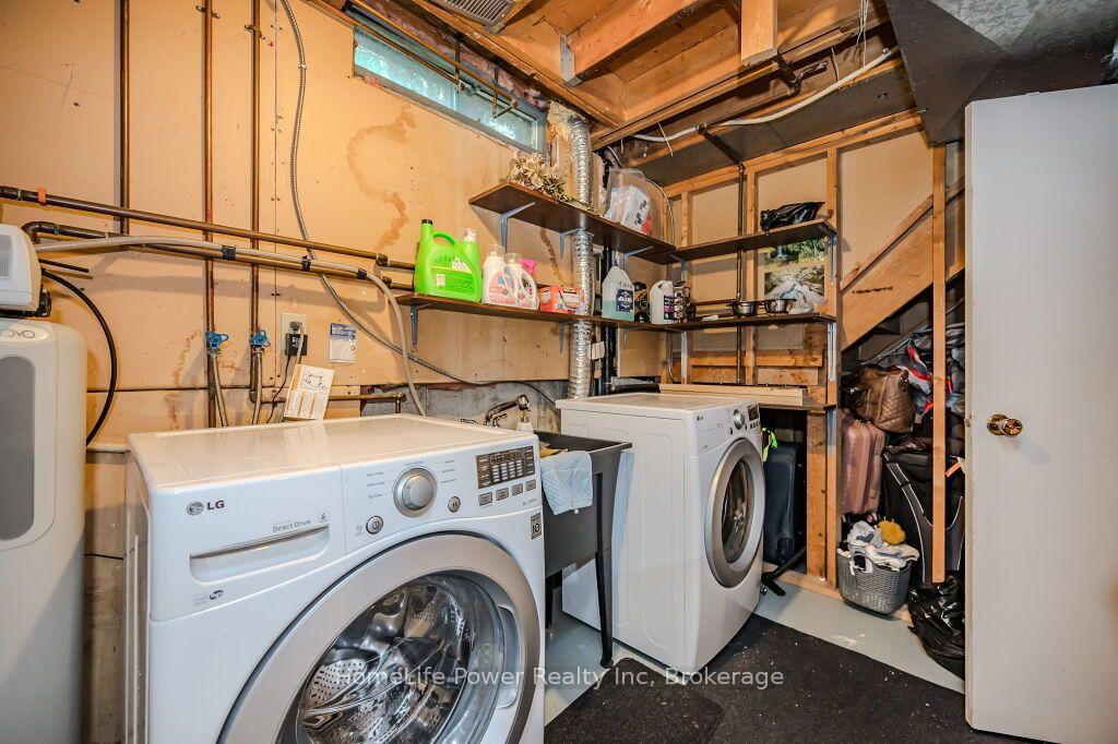Photo 32 of 40 Ferman Drive, Guelph, Willow West/Sugarbush/West Acres — HOMEH