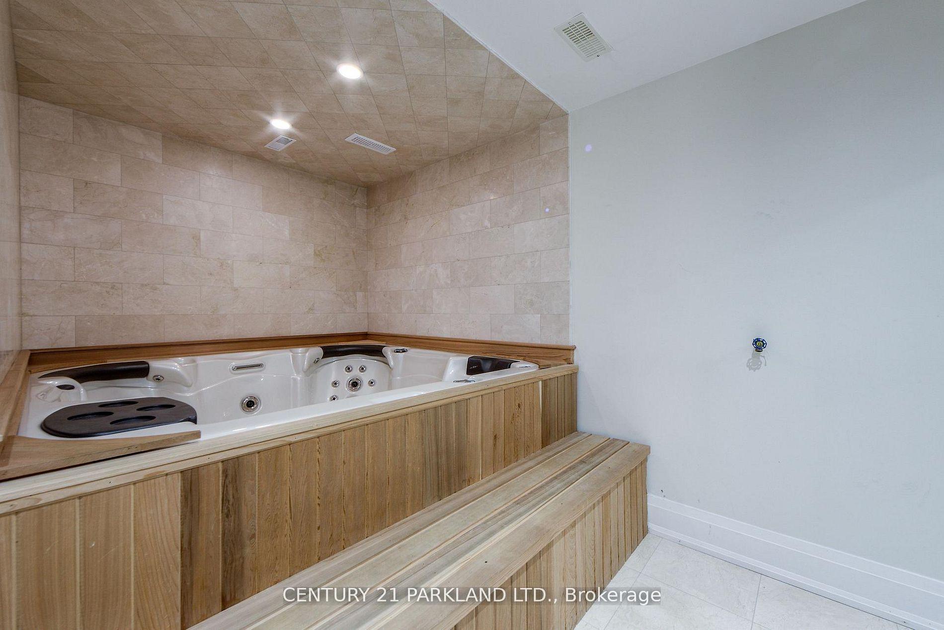 Photo 34 of 16 Flatbush Avenue, Vaughan, East Woodbridge — HOMEH