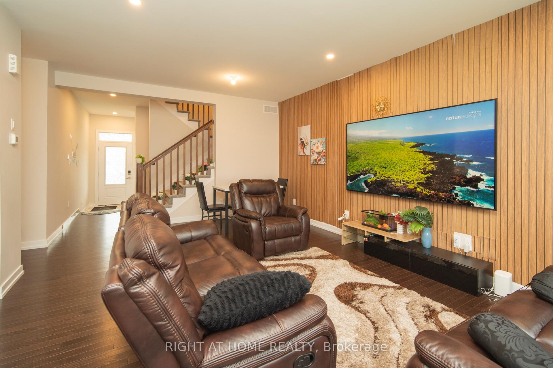 Photo 6 of 942 Seagrave Lane, Ottawa, Btwn Franktown Rd. & Fallowfield Rd. — HOMEH