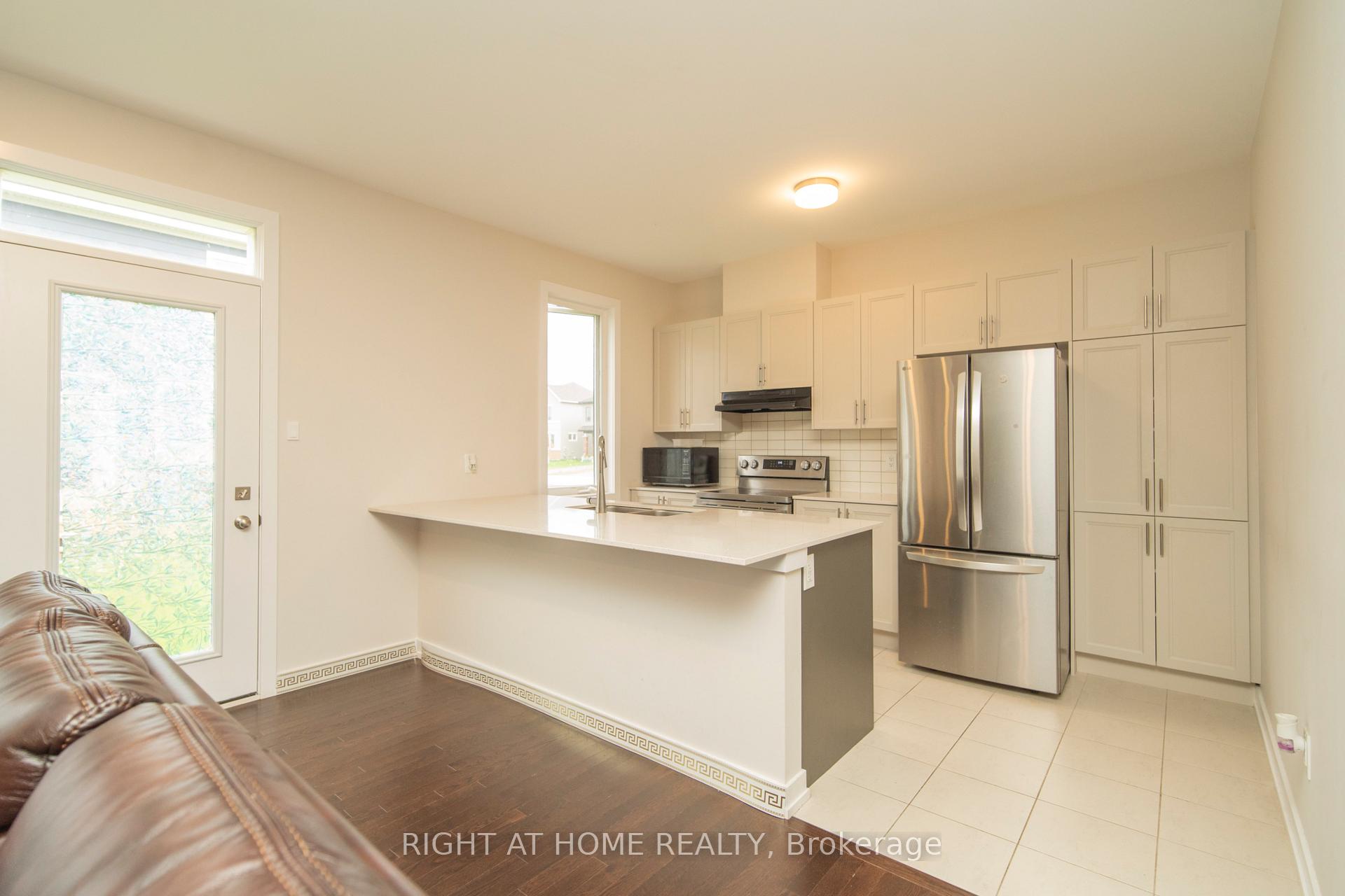 Photo 8 of 942 Seagrave Lane, Ottawa, Btwn Franktown Rd. & Fallowfield Rd. — HOMEH