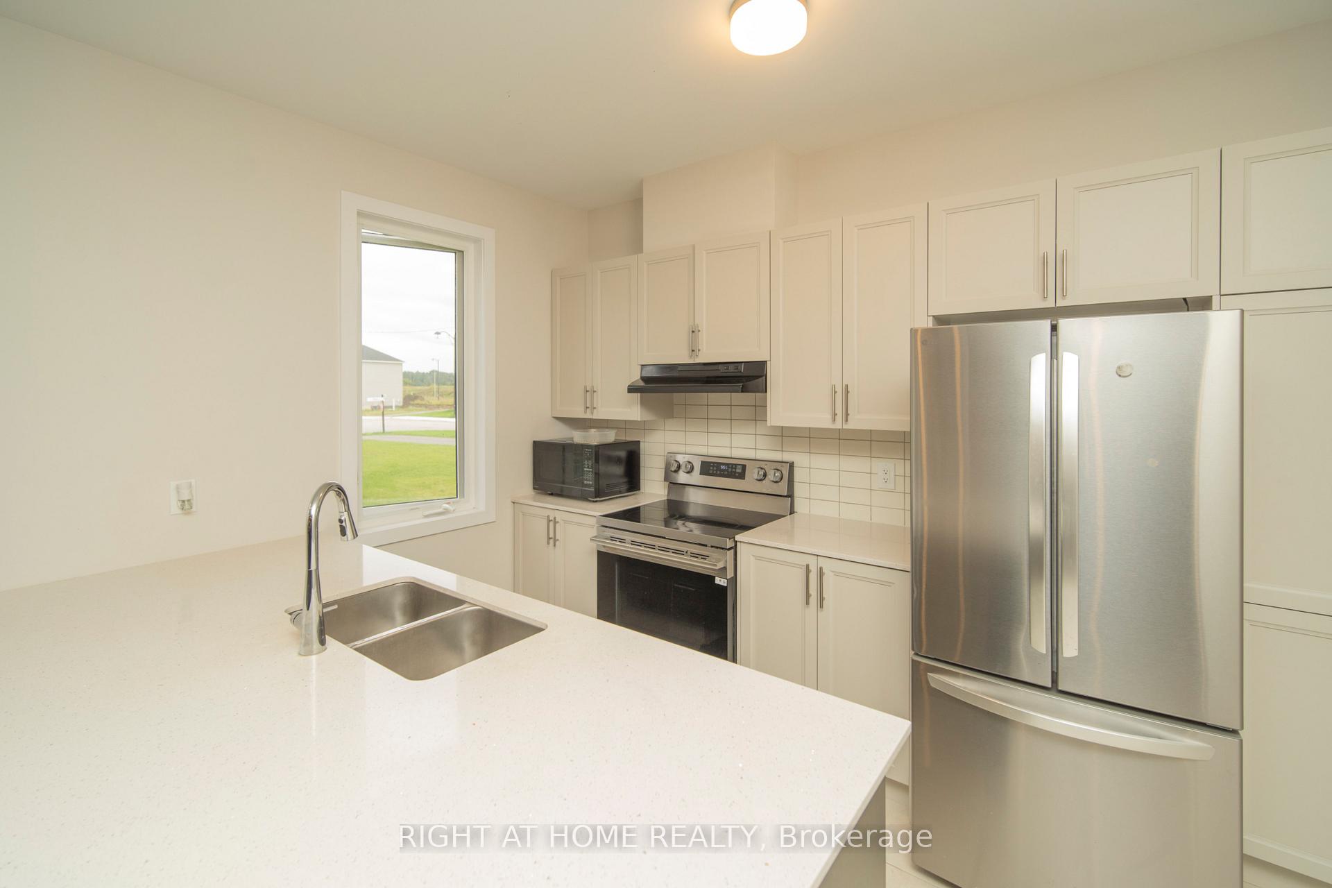 Photo 9 of 942 Seagrave Lane, Ottawa, Btwn Franktown Rd. & Fallowfield Rd. — HOMEH