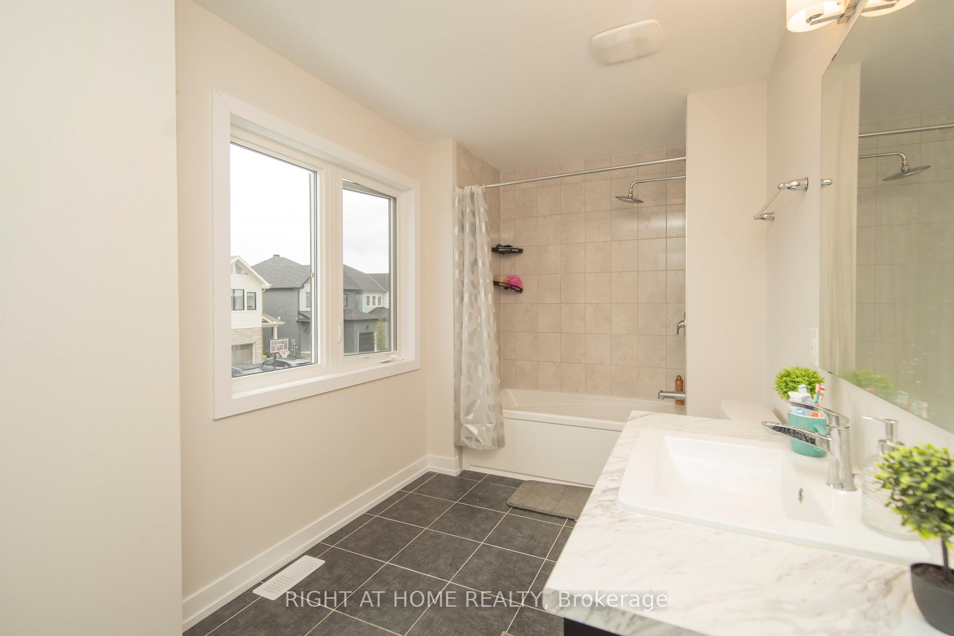 Photo 16 of 942 Seagrave Lane, Ottawa, Btwn Franktown Rd. & Fallowfield Rd. — HOMEH