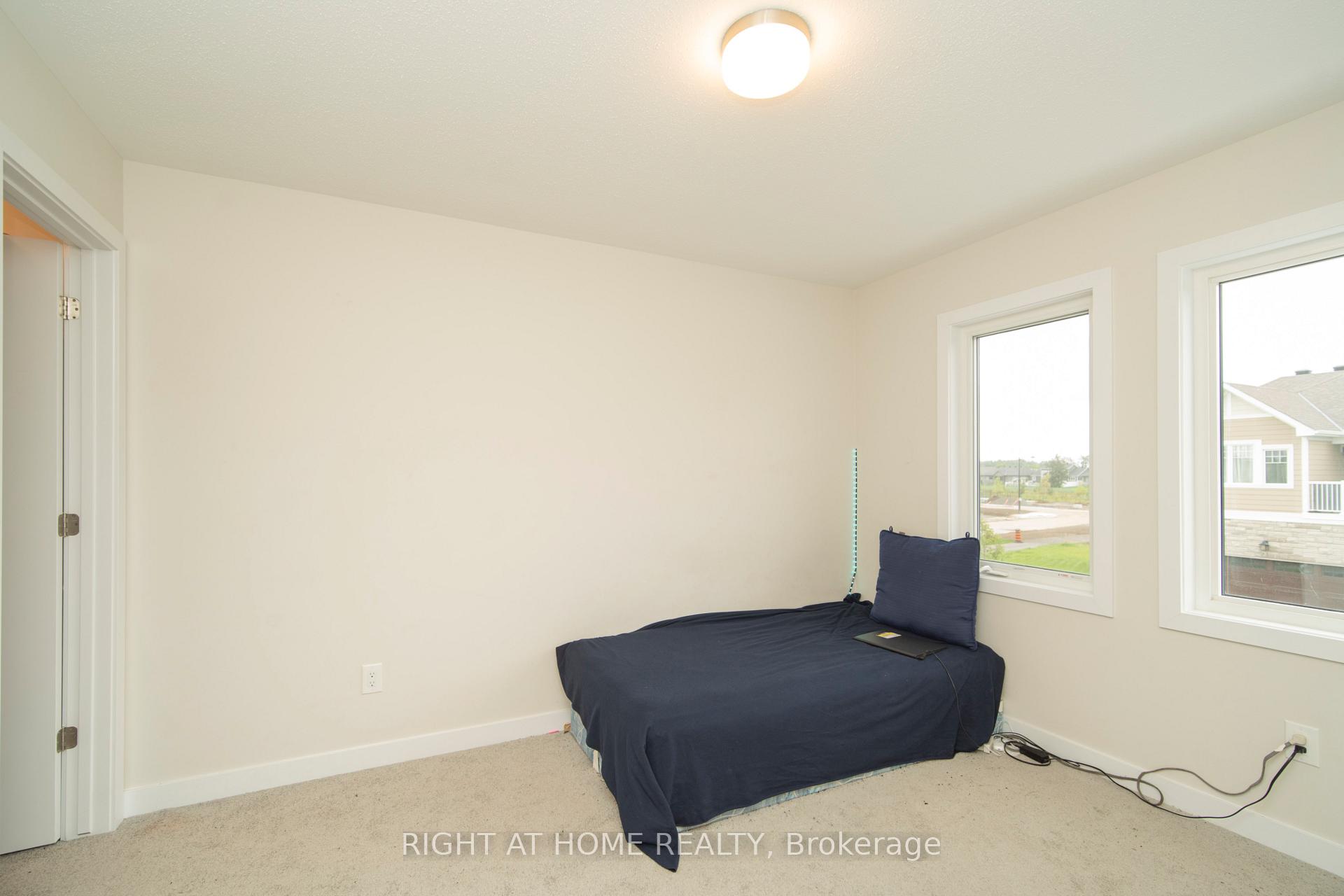Photo 18 of 942 Seagrave Lane, Ottawa, Btwn Franktown Rd. & Fallowfield Rd. — HOMEH