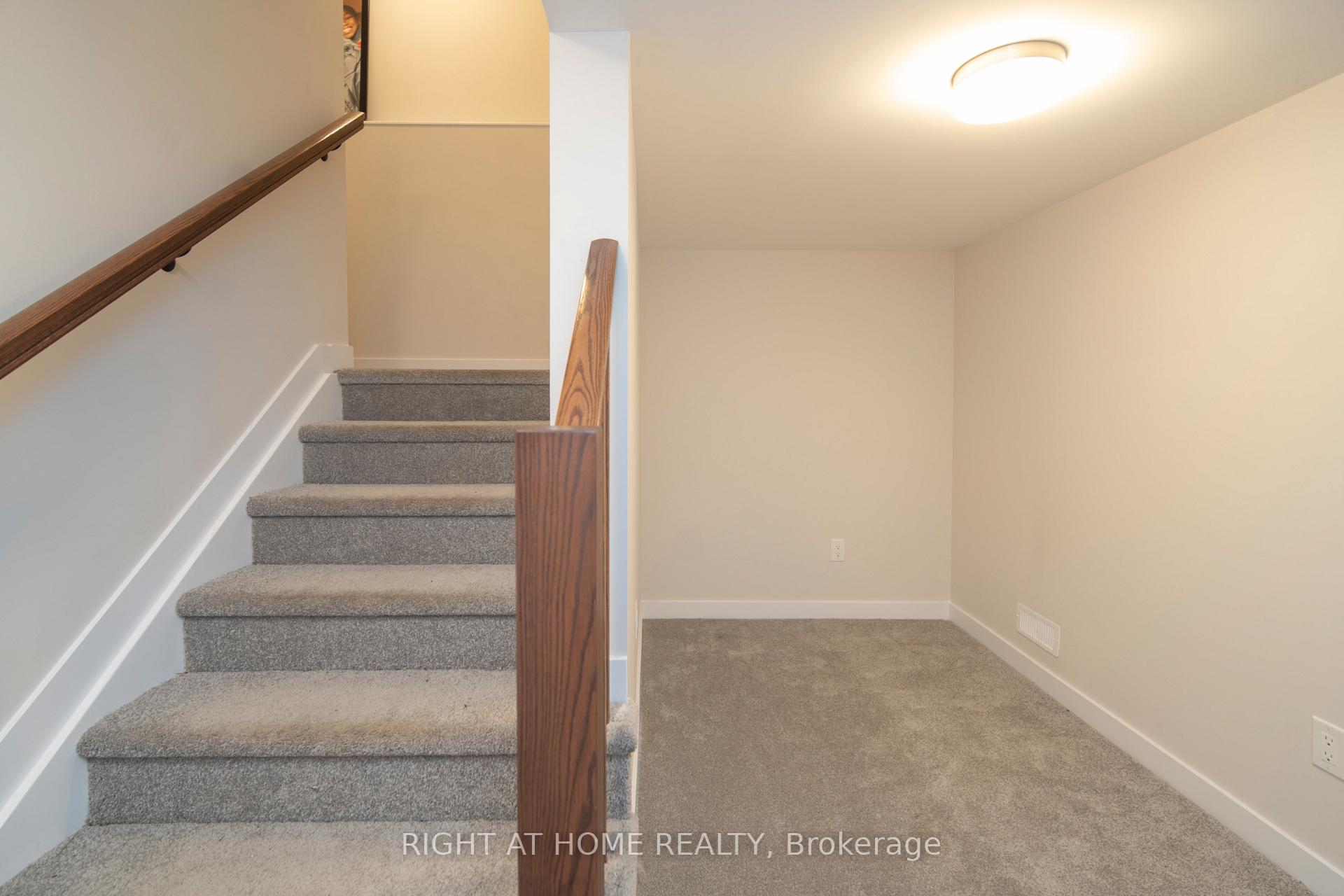 Photo 21 of 942 Seagrave Lane, Ottawa, Btwn Franktown Rd. & Fallowfield Rd. — HOMEH