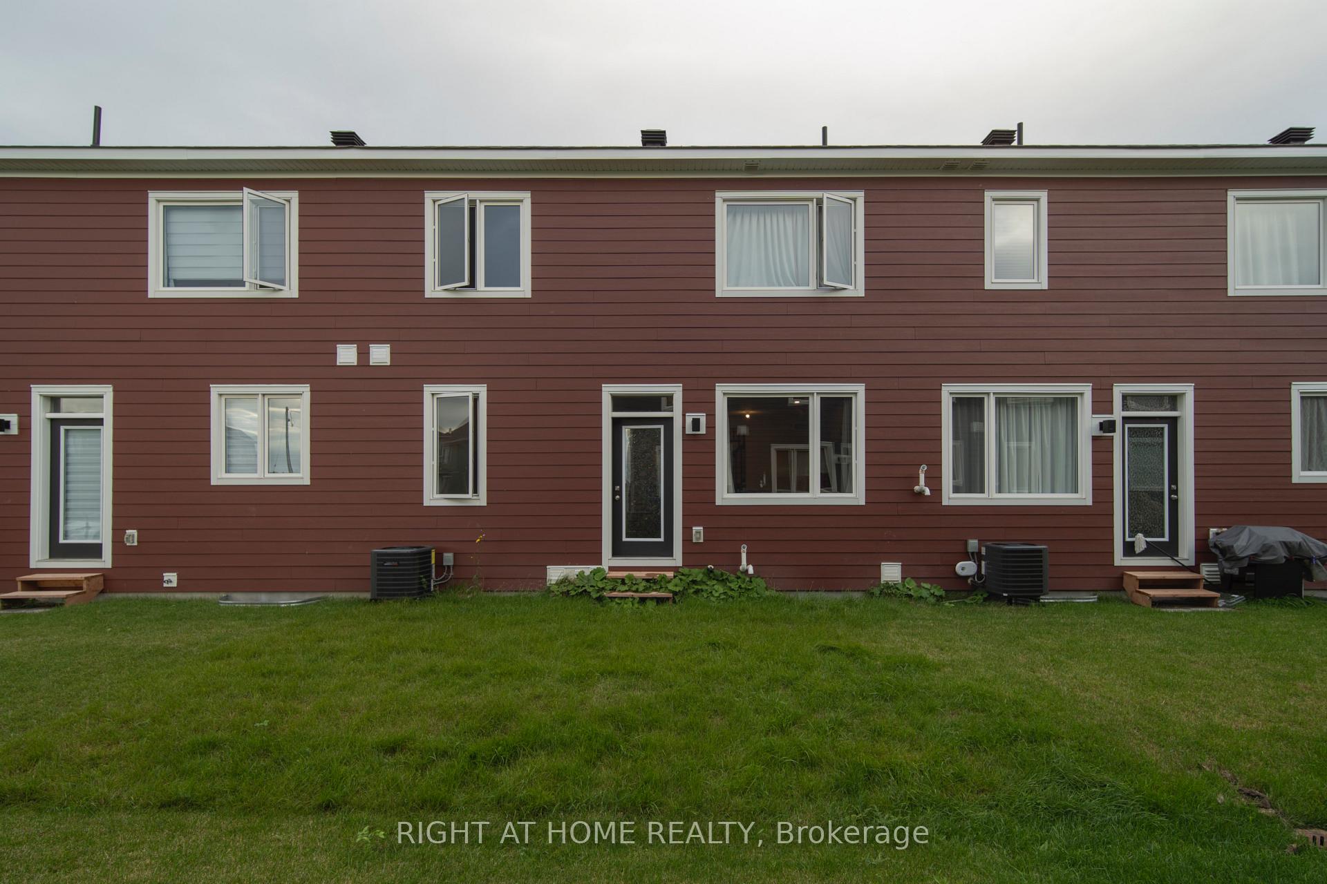 Photo 27 of 942 Seagrave Lane, Ottawa, Btwn Franktown Rd. & Fallowfield Rd. — HOMEH
