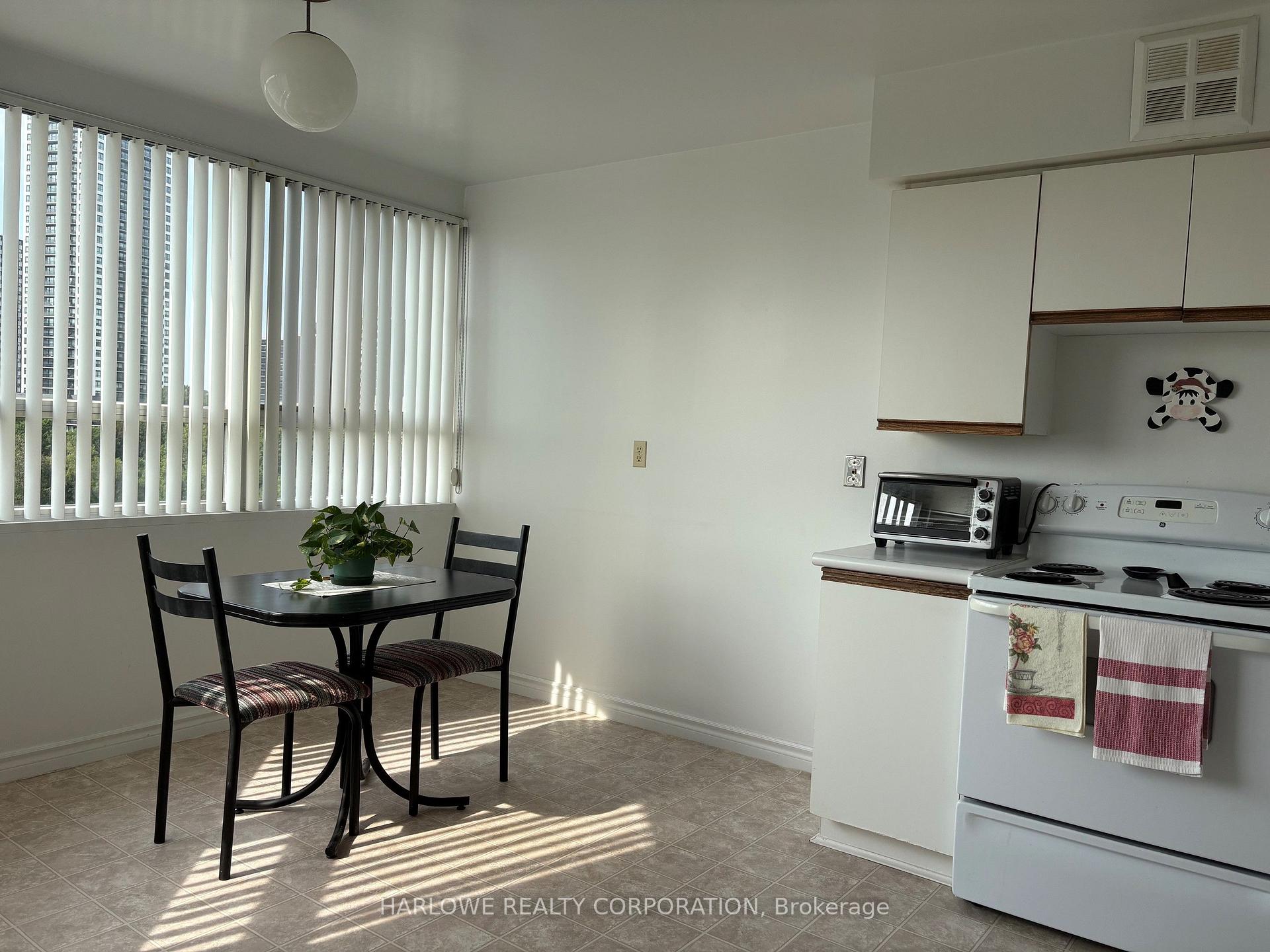 Photo 2 of Unit 1215, 4 Park Vista, Toronto, O'Connor-Parkview — HOMEH