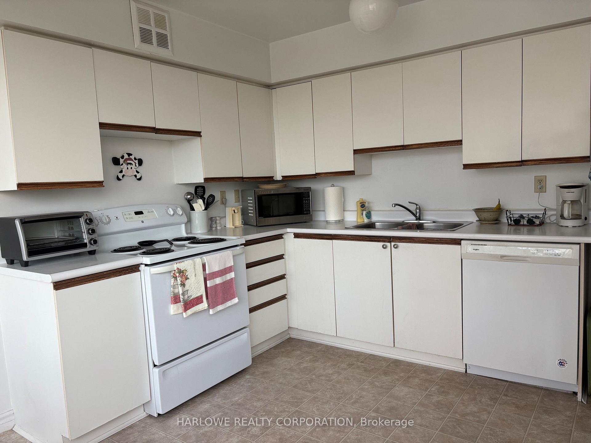 Photo 3 of Unit 1215, 4 Park Vista, Toronto, O'Connor-Parkview — HOMEH