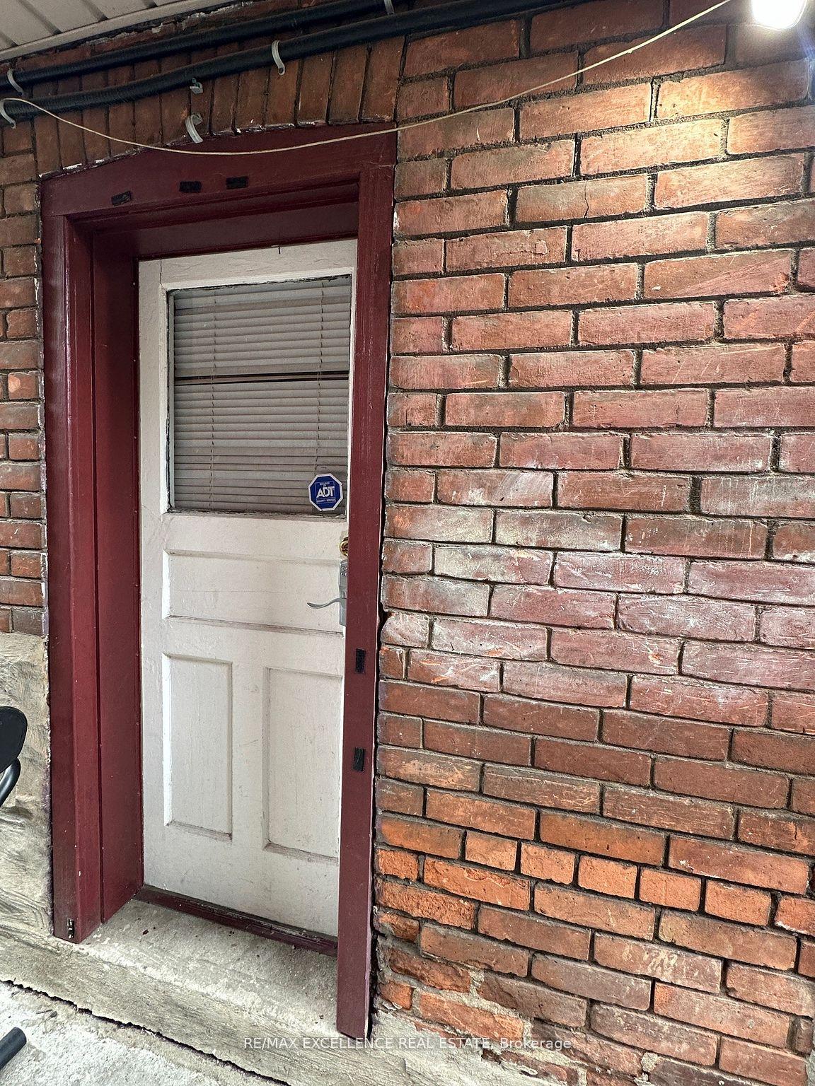 Photo of Unit bsmt, 25 Barnesdale Avenue S