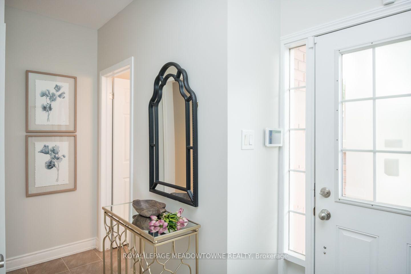 Photo 5 of 845 Gifford Crescent, Milton, Coates — HOMEH