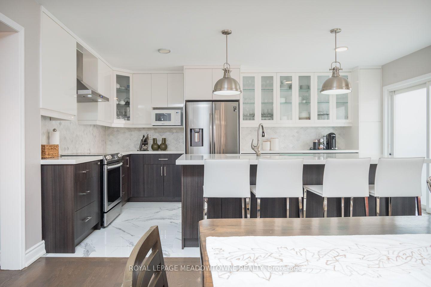 Photo 12 of 845 Gifford Crescent, Milton, Coates — HOMEH