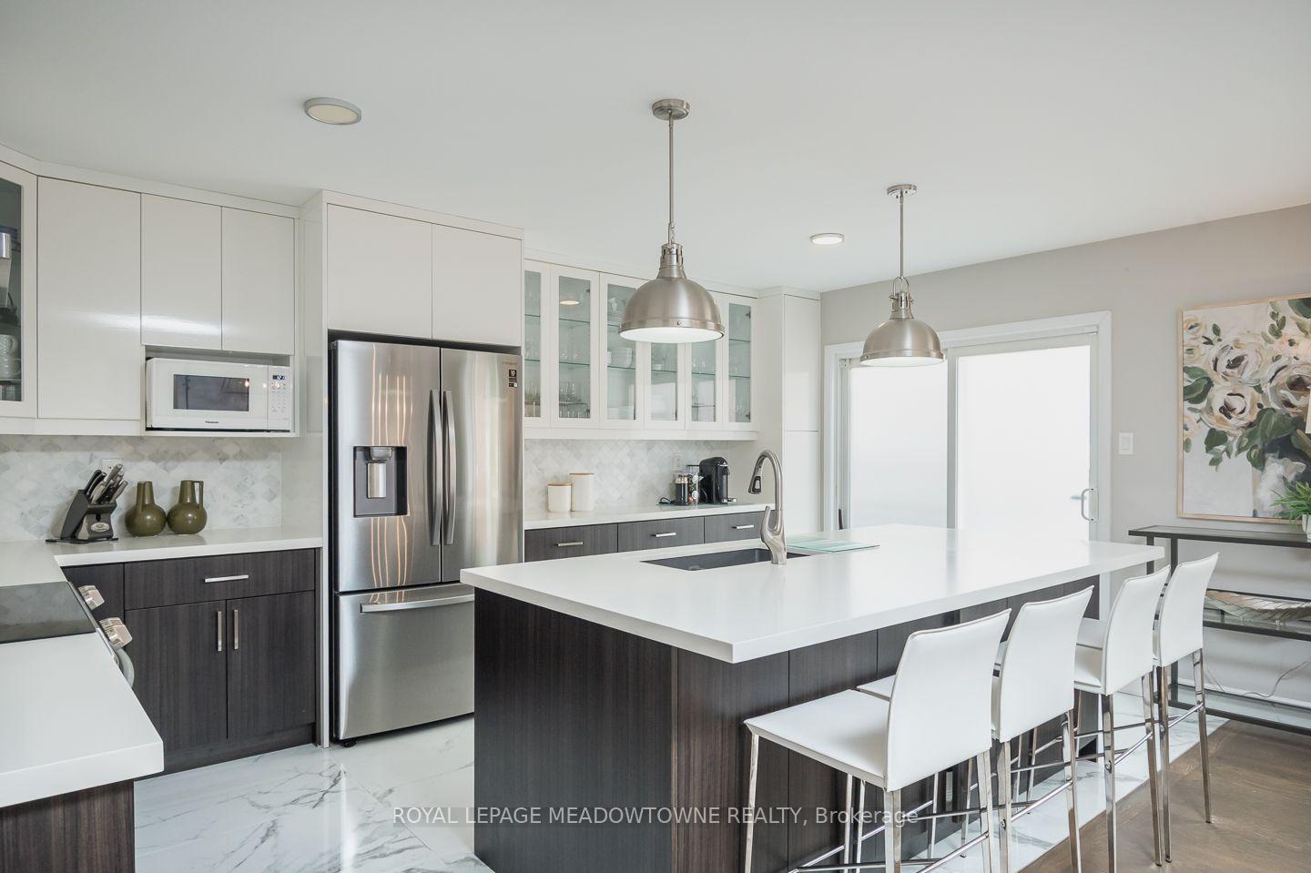 Photo 14 of 845 Gifford Crescent, Milton, Coates — HOMEH