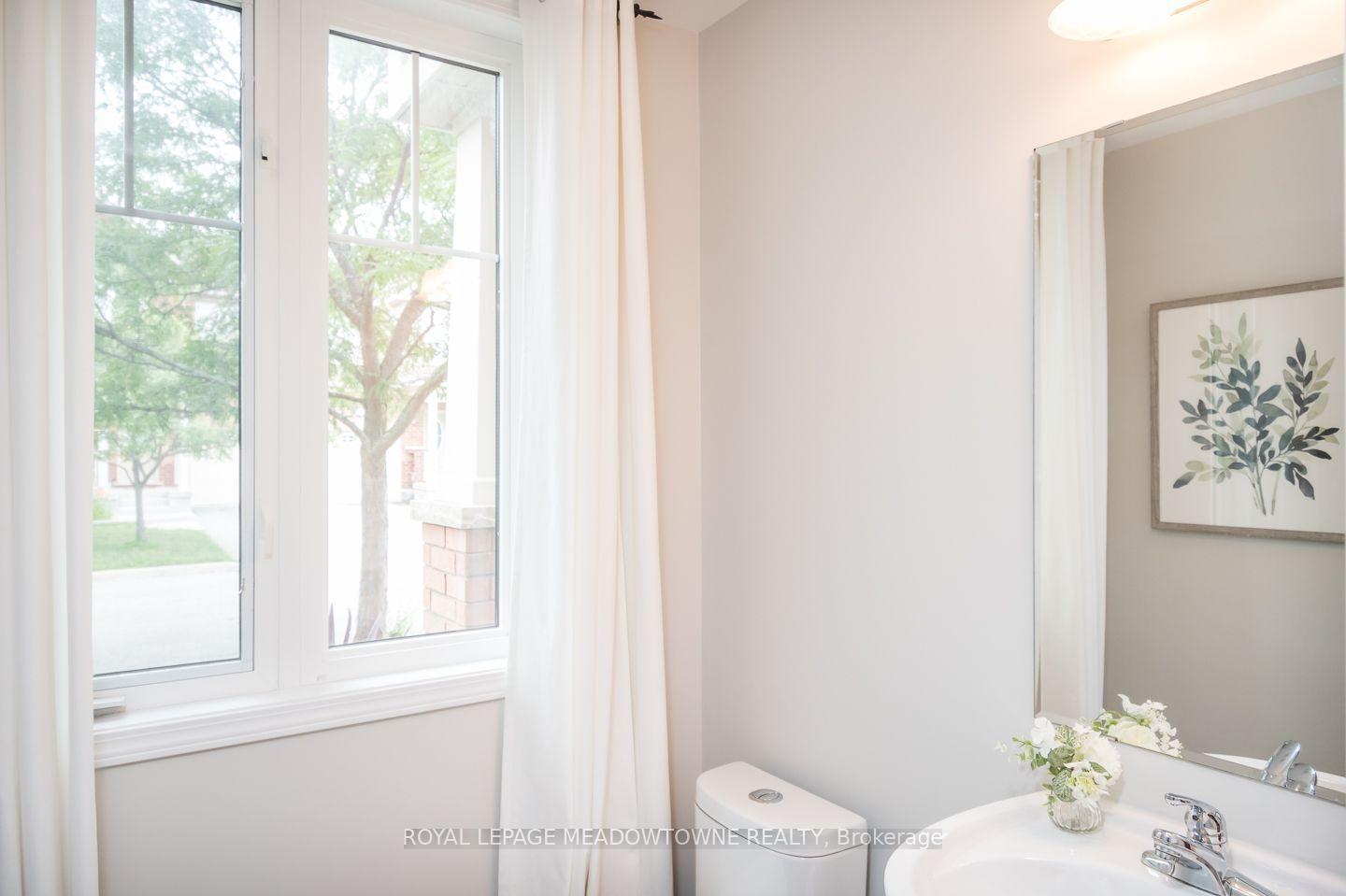 Photo 17 of 845 Gifford Crescent, Milton, Coates — HOMEH