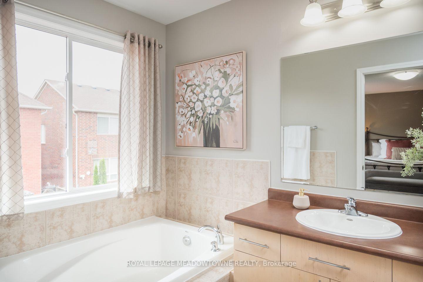 Photo 24 of 845 Gifford Crescent, Milton, Coates — HOMEH