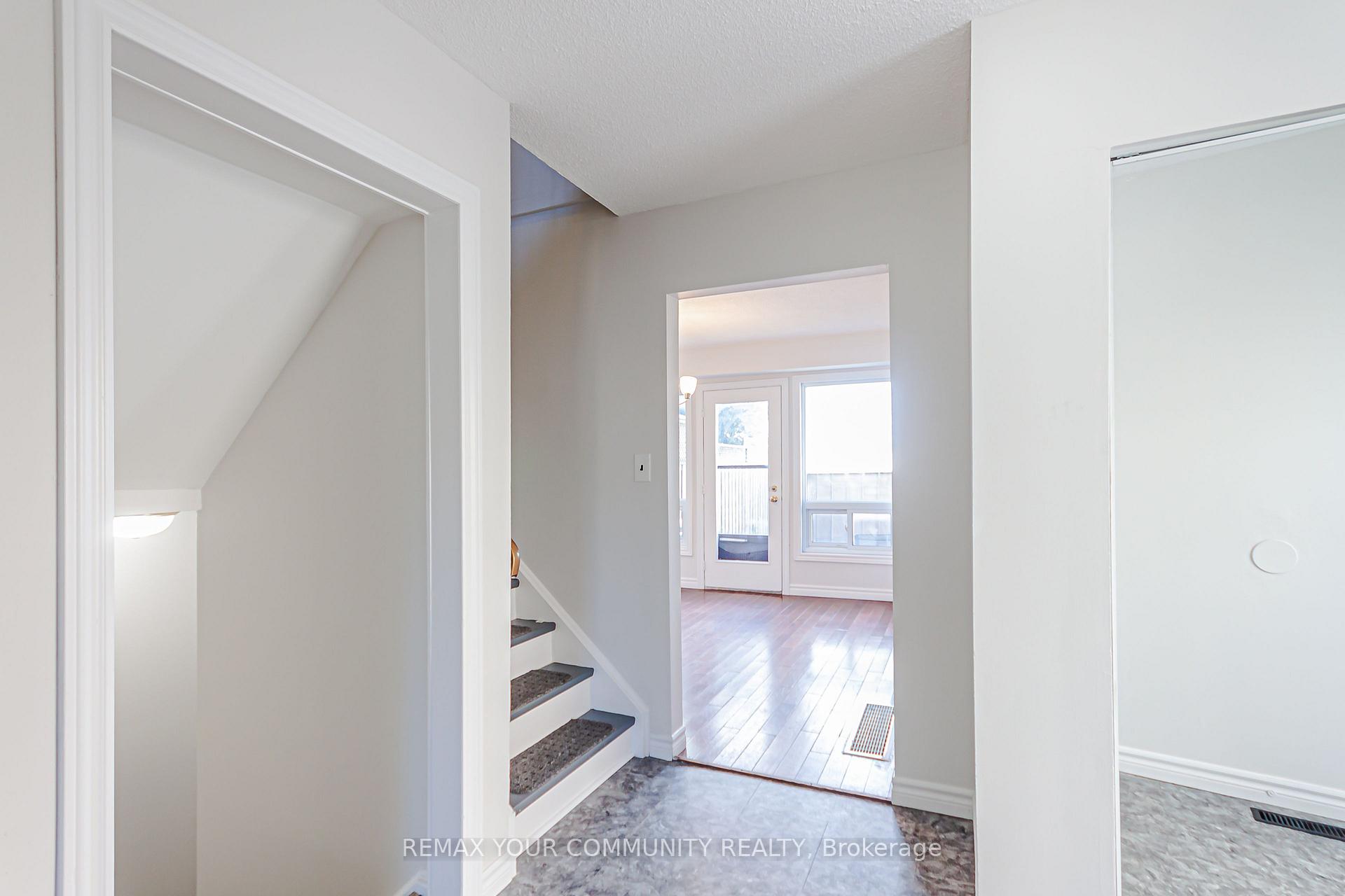Photo 3 of 1319 Fenelon Crescent, Oshawa, Lakeview — HOMEH