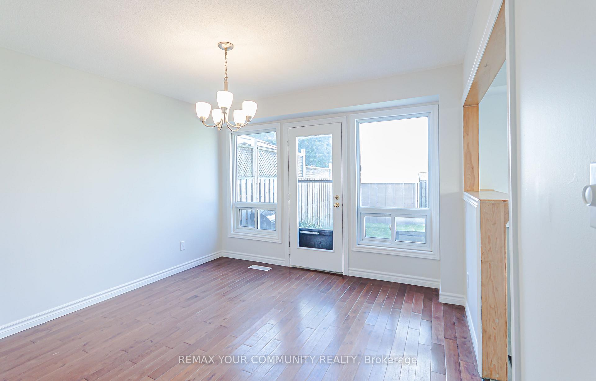 Photo 4 of 1319 Fenelon Crescent, Oshawa, Lakeview — HOMEH