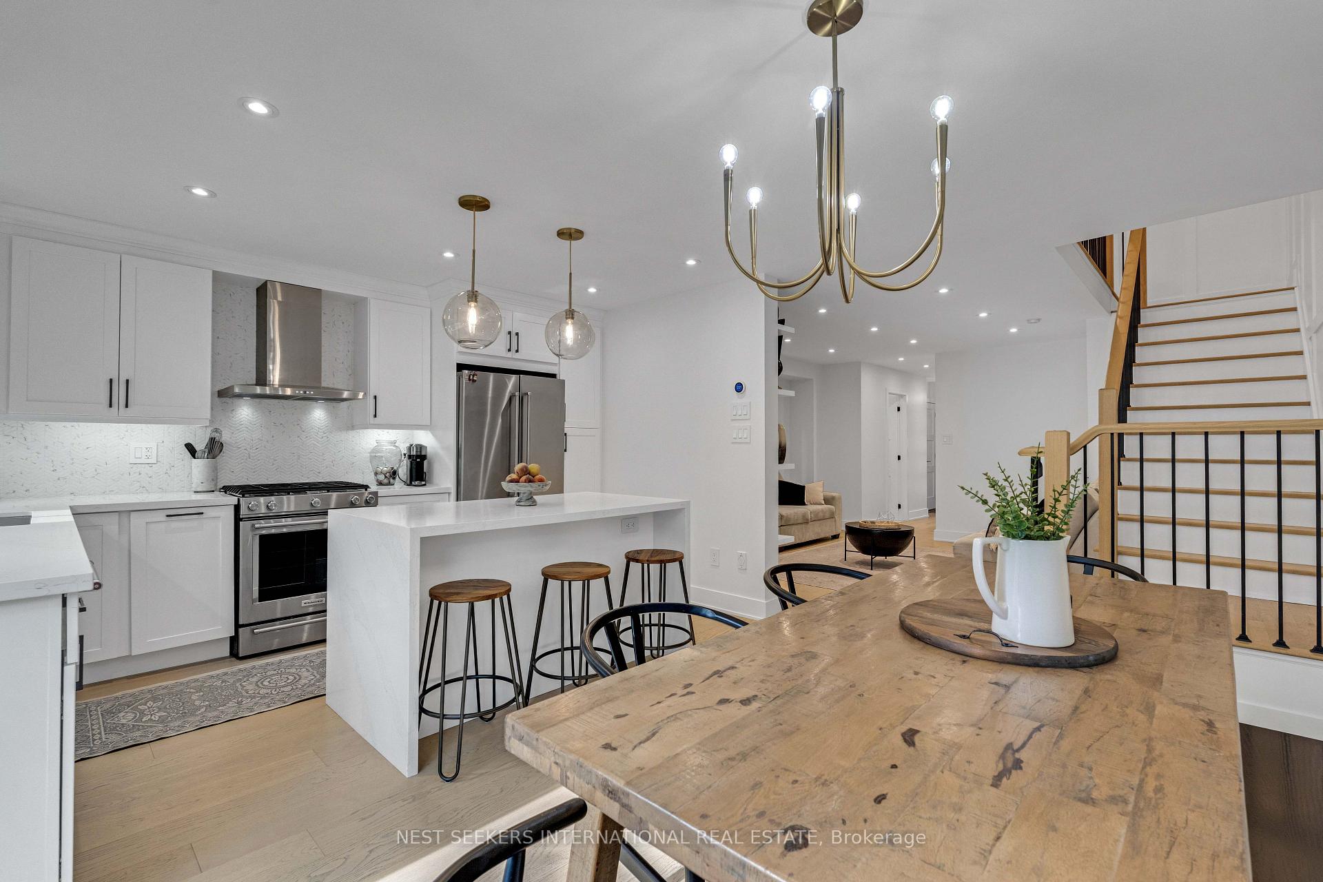 Photo 2 of 233 Venice Gate Drive, Vaughan, Vellore Village — HOMEH