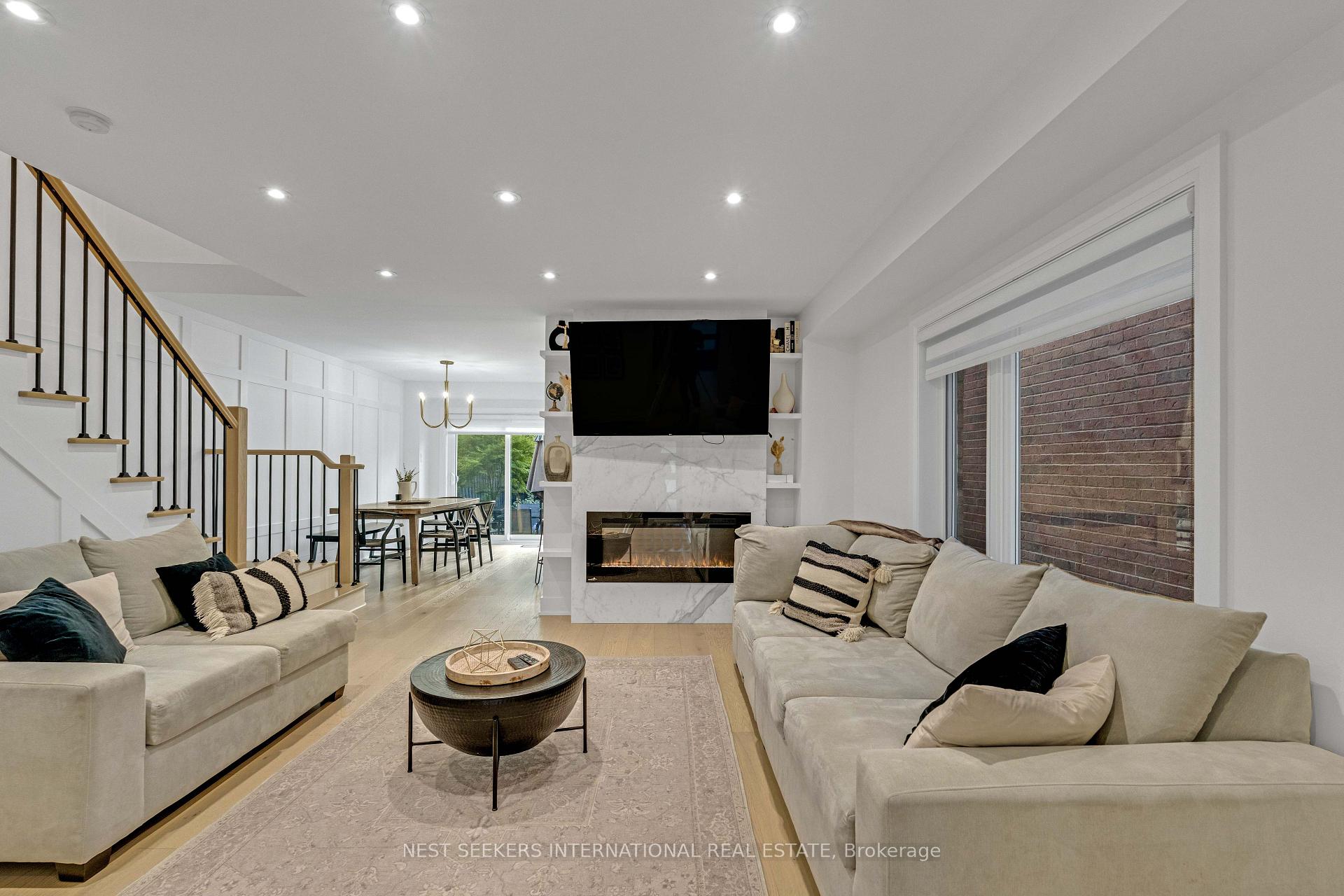 Photo 6 of 233 Venice Gate Drive, Vaughan, Vellore Village — HOMEH