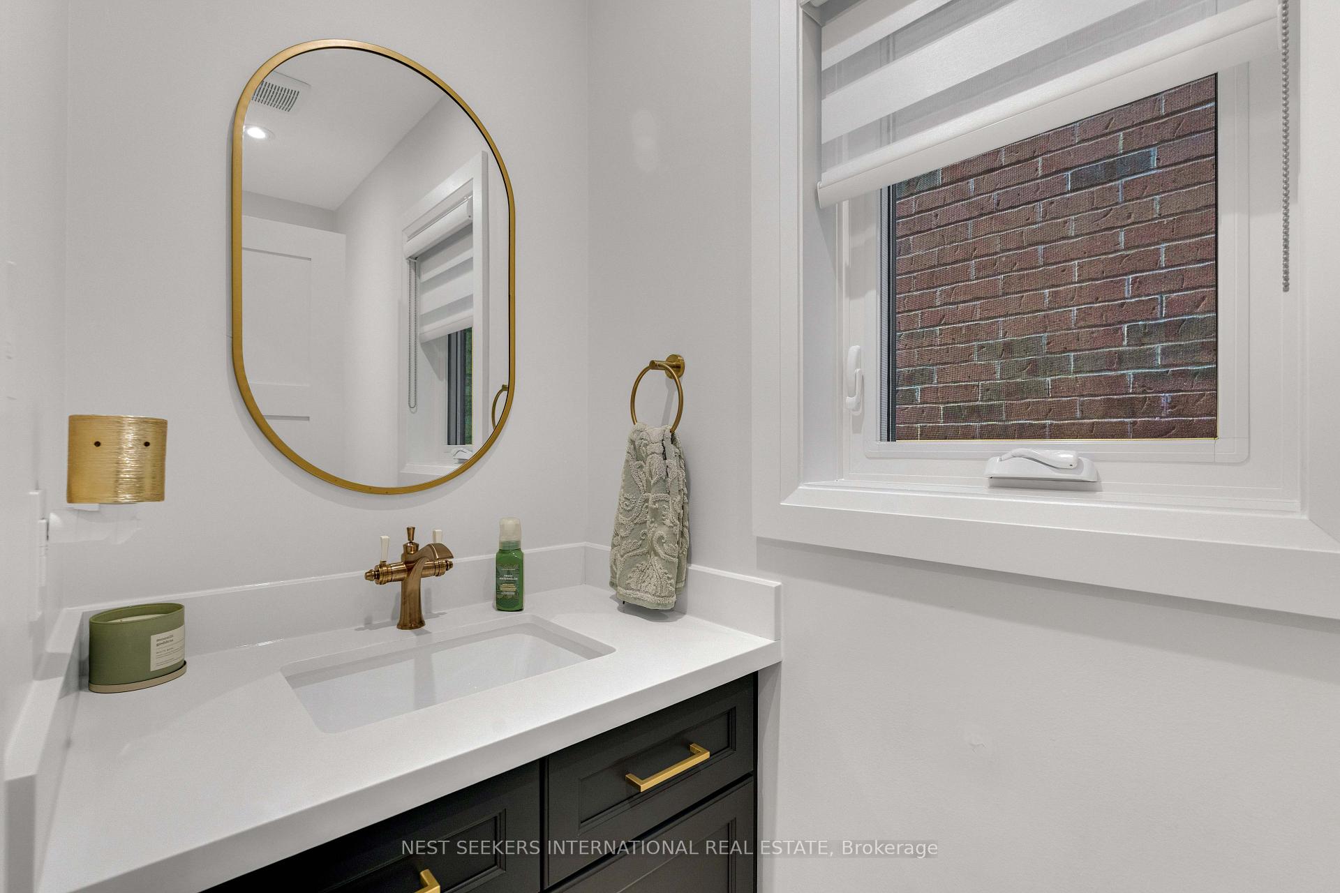 Photo 11 of 233 Venice Gate Drive, Vaughan, Vellore Village — HOMEH