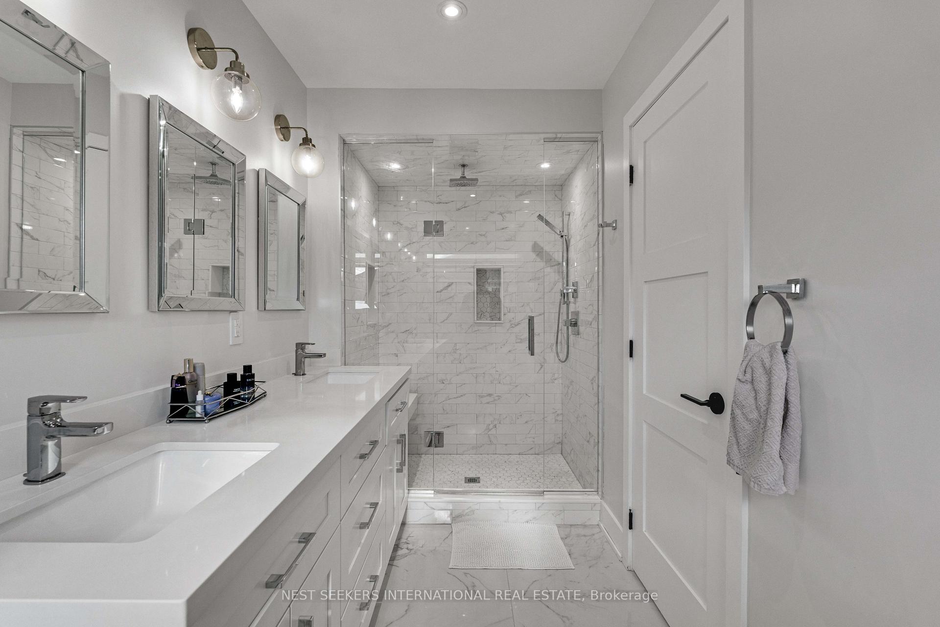 Photo 13 of 233 Venice Gate Drive, Vaughan, Vellore Village — HOMEH