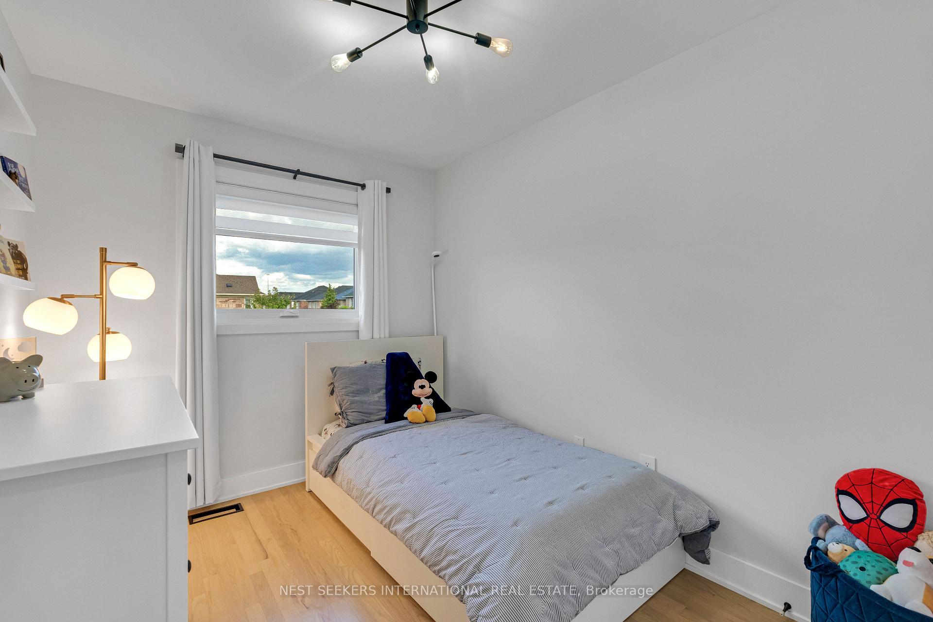Photo 15 of 233 Venice Gate Drive, Vaughan, Vellore Village — HOMEH