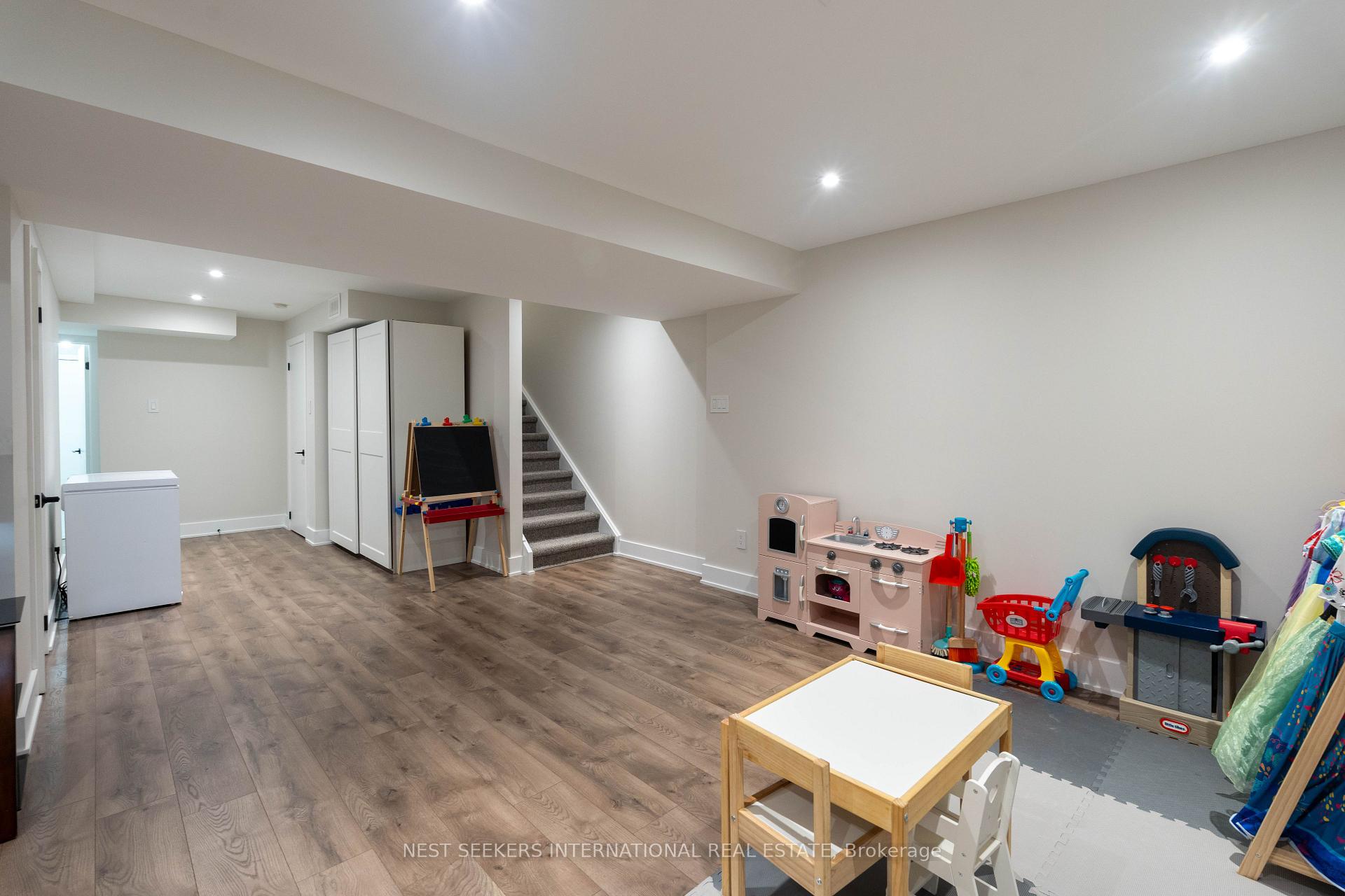 Photo 17 of 233 Venice Gate Drive, Vaughan, Vellore Village — HOMEH