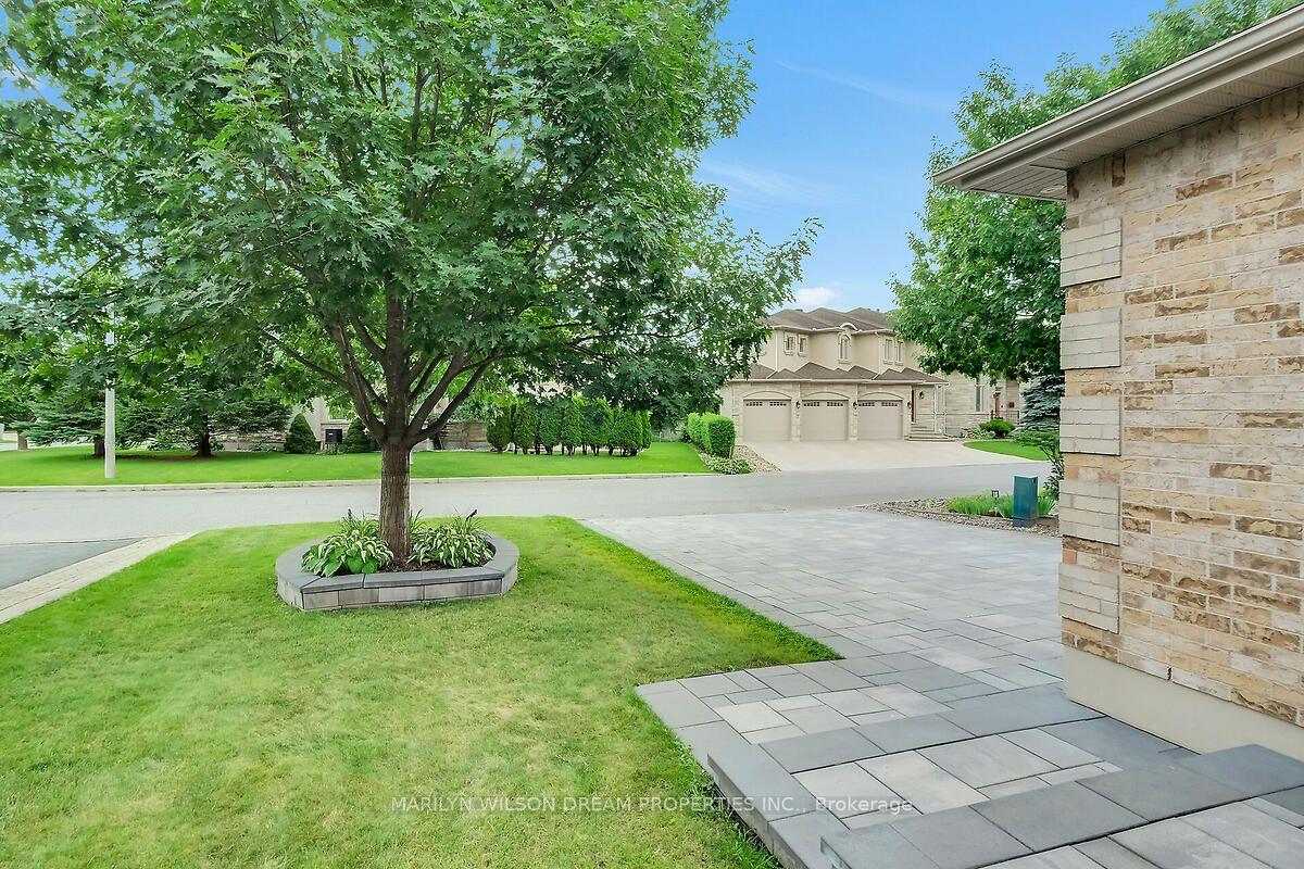 Photo 5 of 446 Rahul Crescent, Ottawa, Mooneys Bay — HOMEH