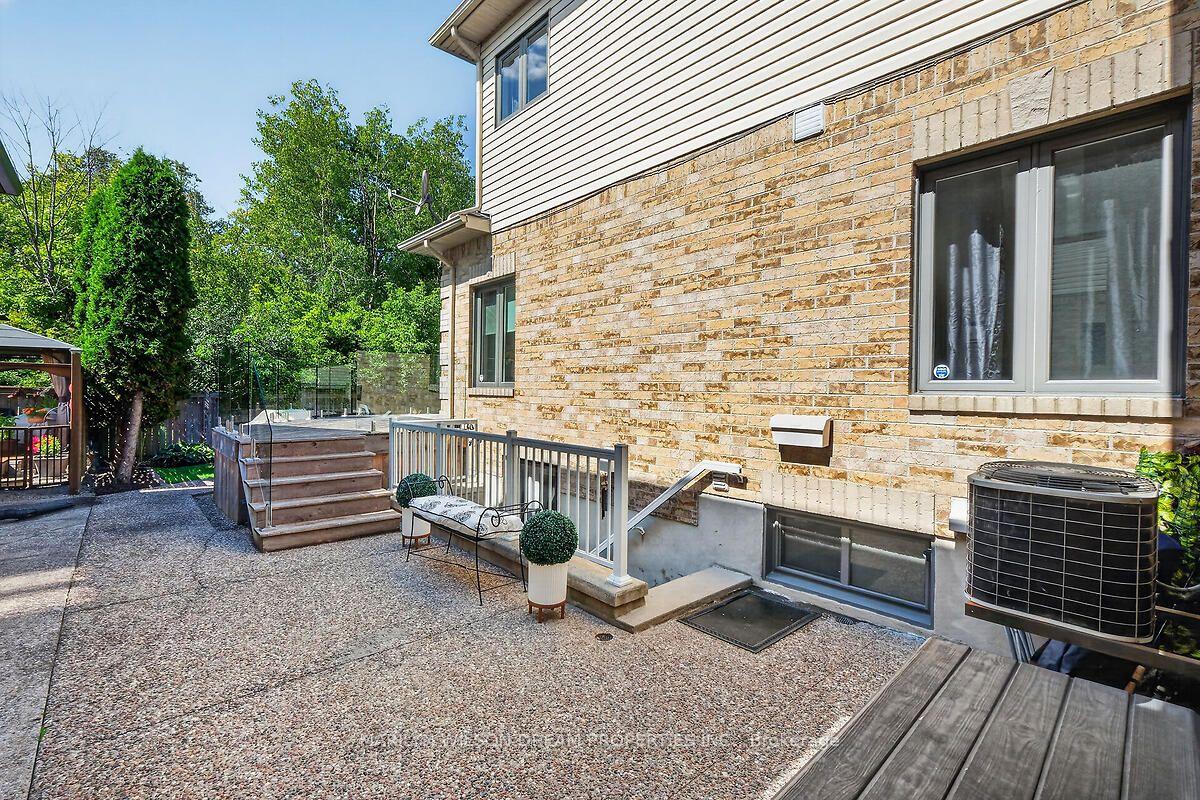 Photo 46 of 446 Rahul Crescent, Ottawa, Mooneys Bay — HOMEH