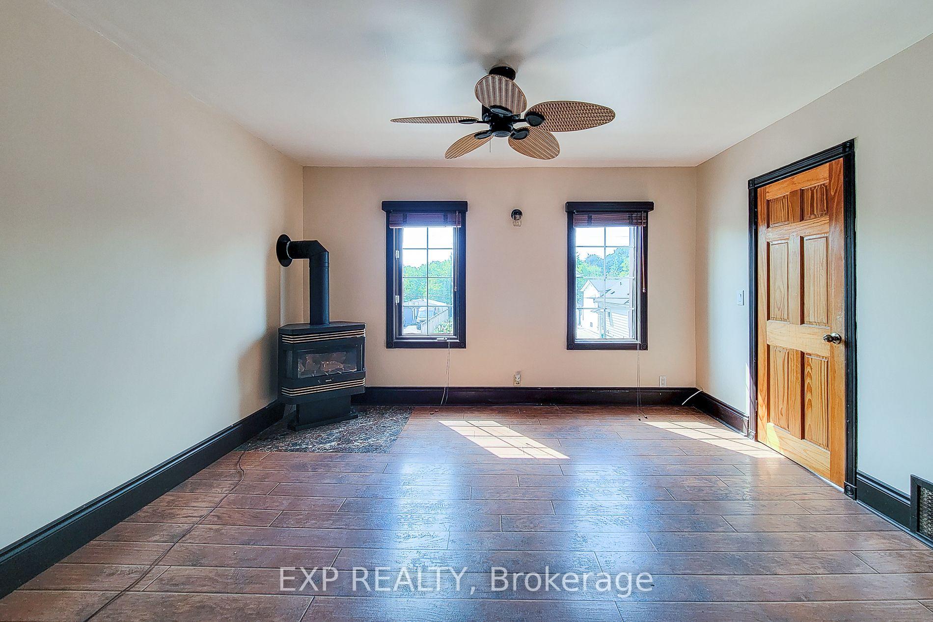 Photo 4 of Unit Upper, 6133 Prospect Street, Niagara Falls, Hospital — HOMEH