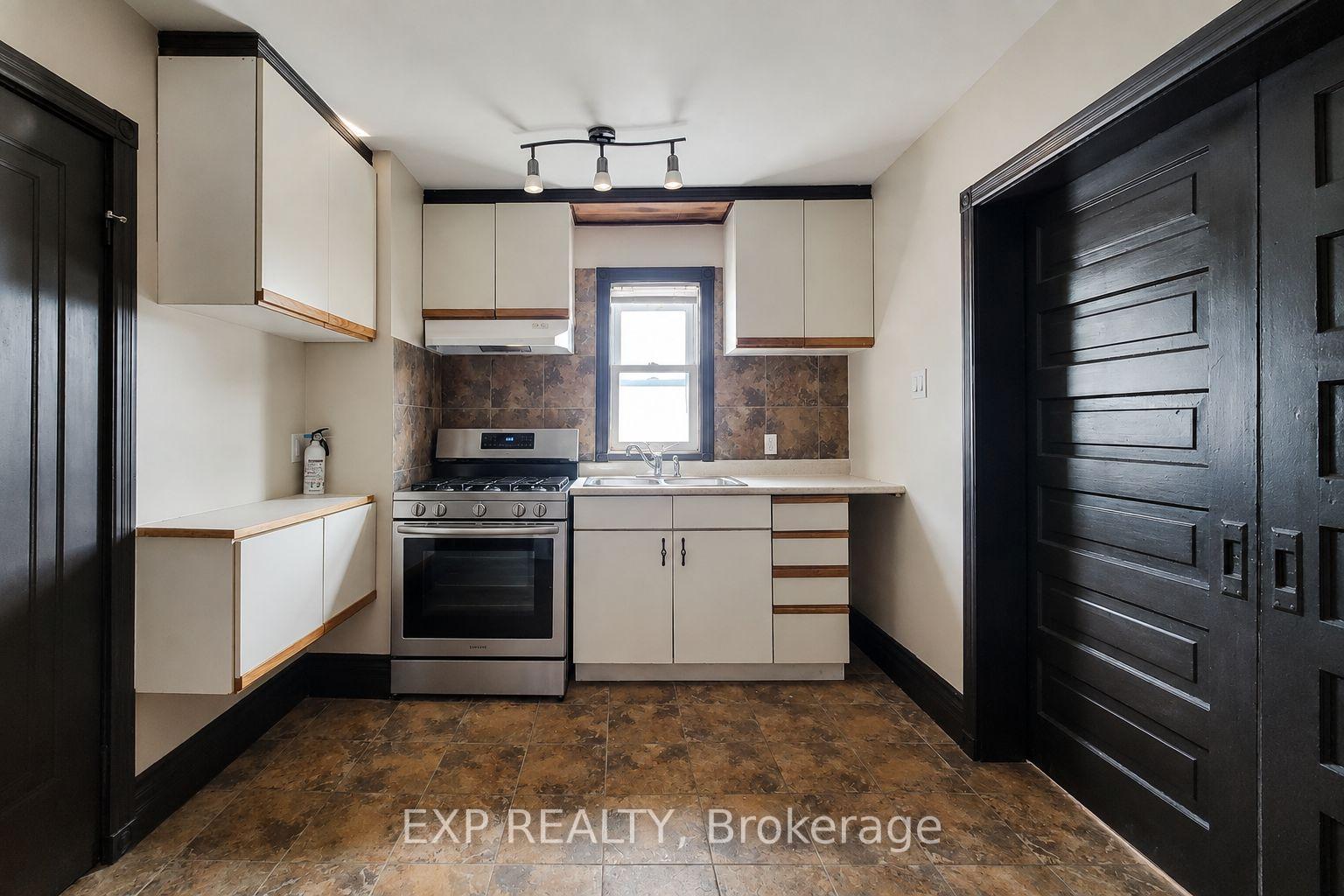 Photo 9 of Unit Upper, 6133 Prospect Street, Niagara Falls, Hospital — HOMEH