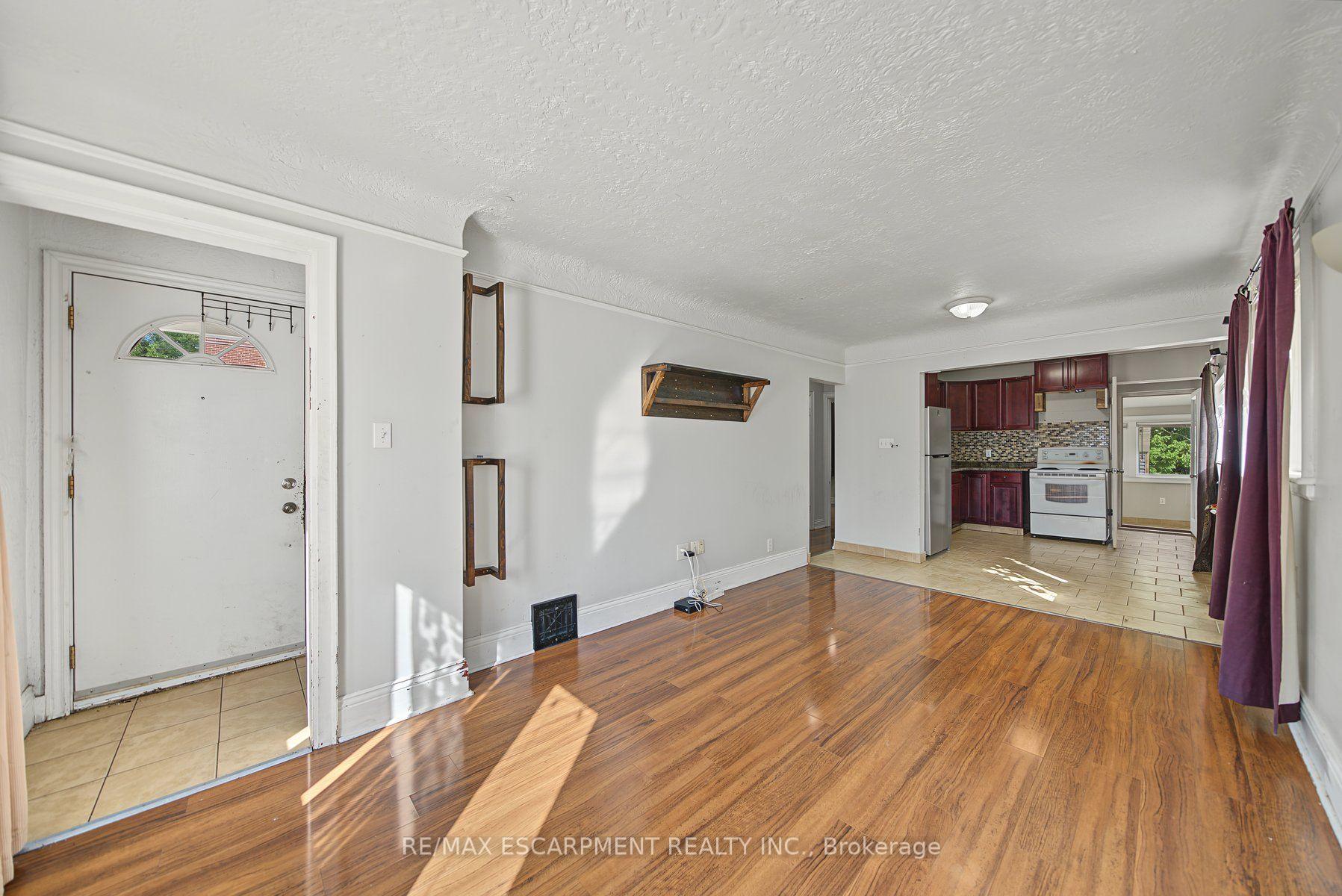 Photo 5 of 270 Weir Street N, Hamilton, Homeside — HOMEH