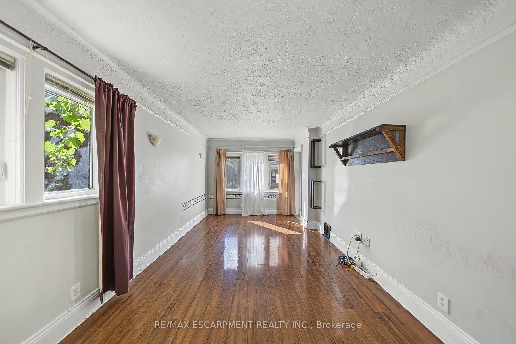Photo 7 of 270 Weir Street N, Hamilton, Homeside — HOMEH