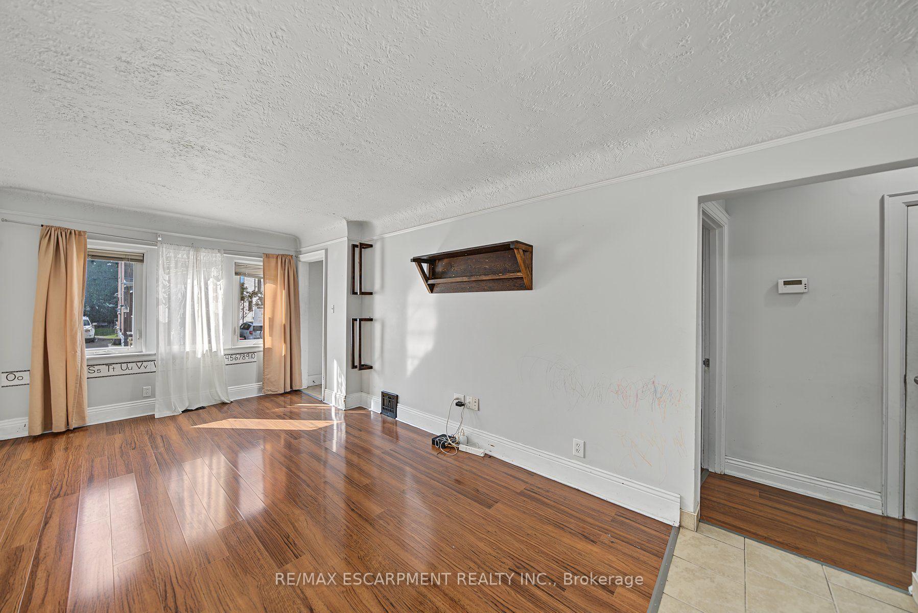 Photo 8 of 270 Weir Street N, Hamilton, Homeside — HOMEH
