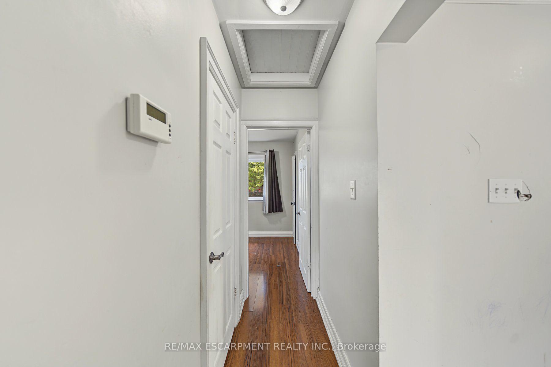 Photo 9 of 270 Weir Street N, Hamilton, Homeside — HOMEH