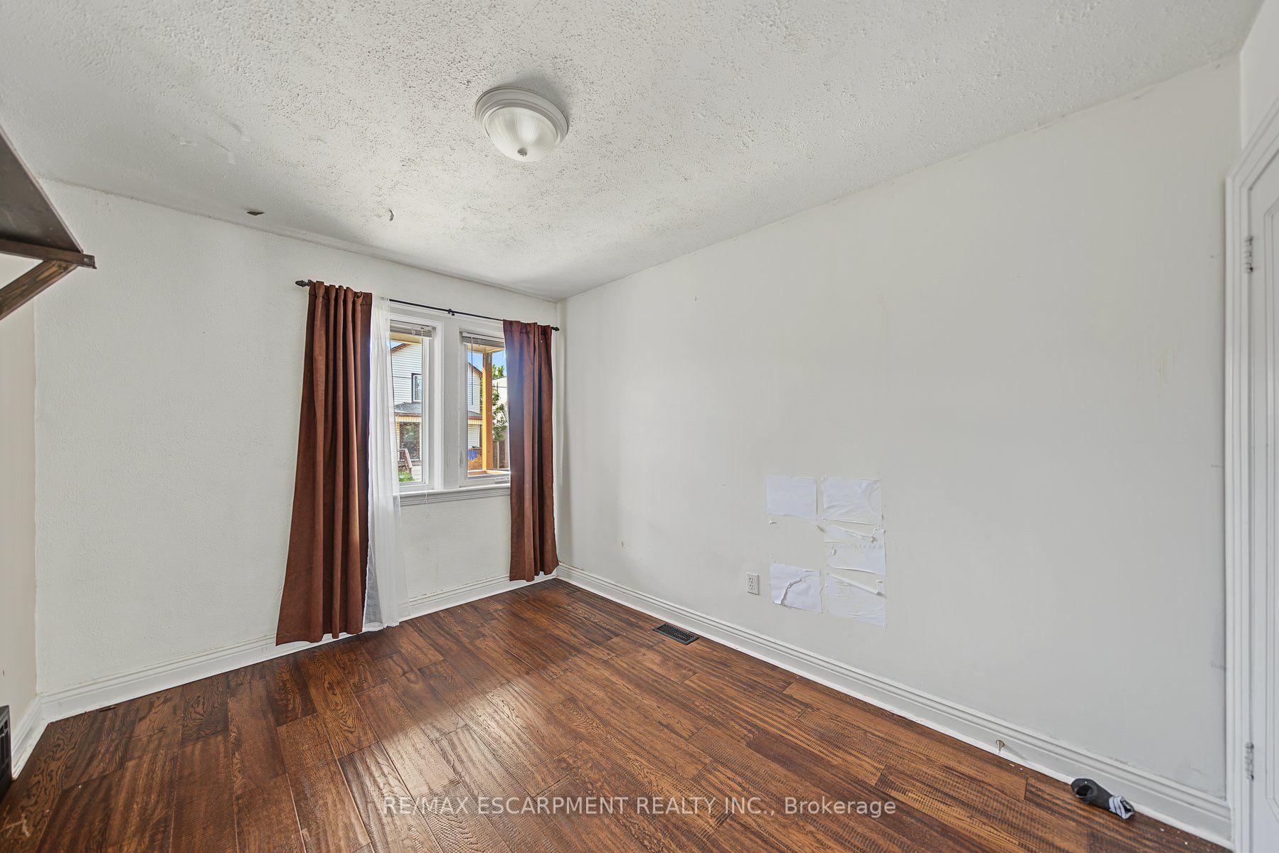 Photo 11 of 270 Weir Street N, Hamilton, Homeside — HOMEH