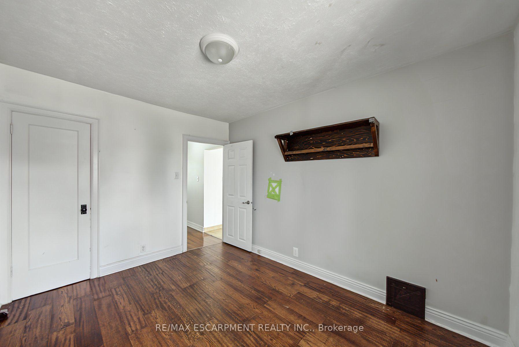 Photo 12 of 270 Weir Street N, Hamilton, Homeside — HOMEH