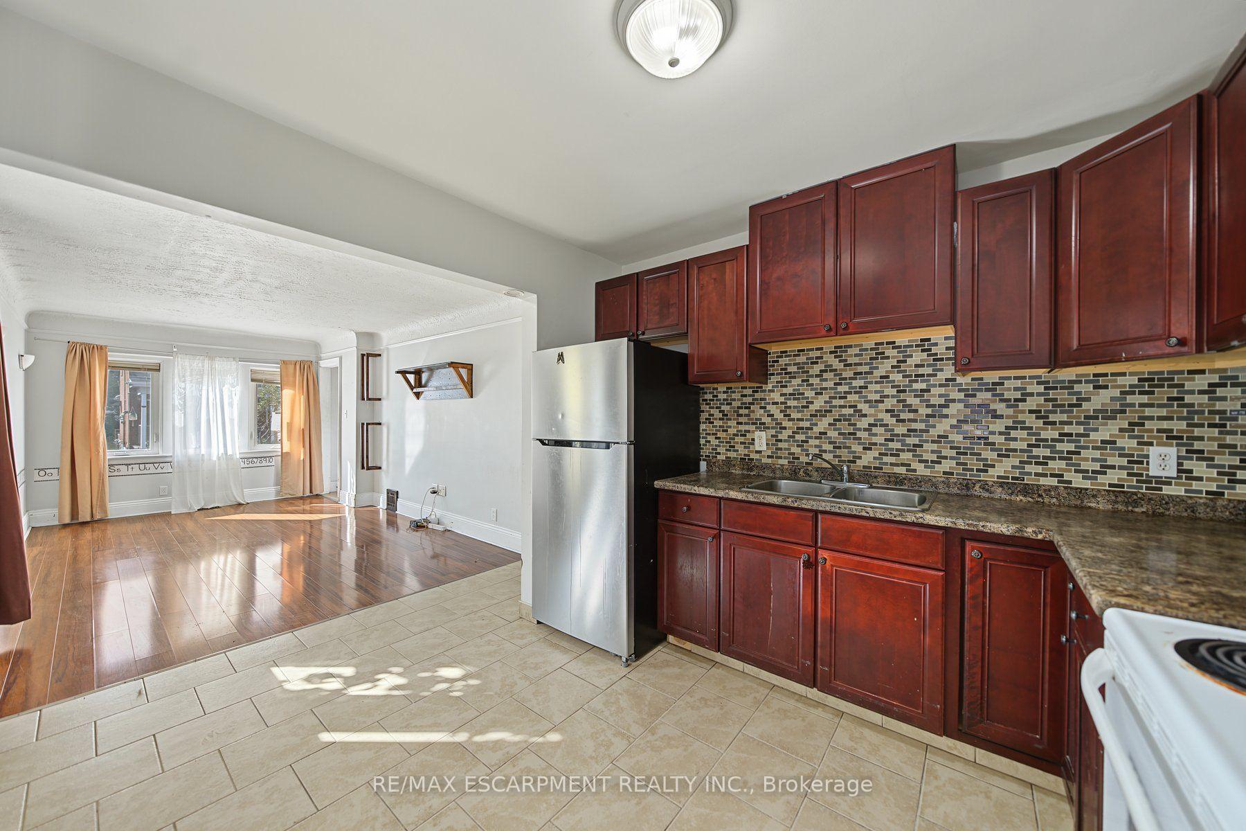 Photo 15 of 270 Weir Street N, Hamilton, Homeside — HOMEH