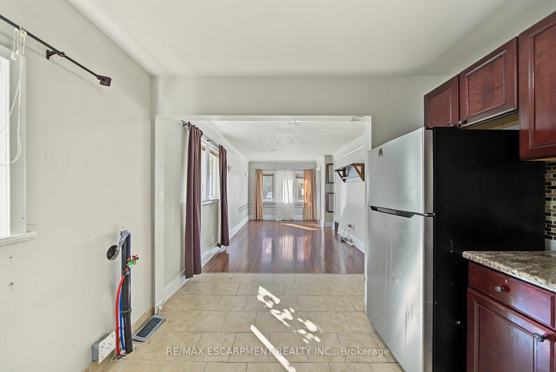 Photo 16 of 270 Weir Street N, Hamilton, Homeside — HOMEH