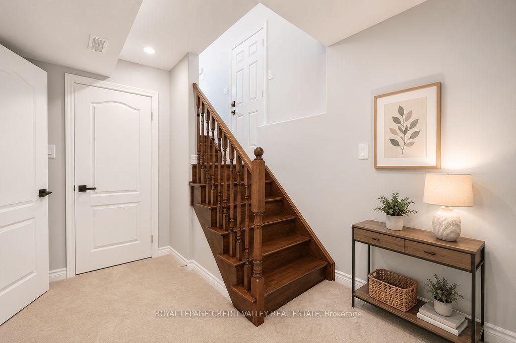Photo 12 of 29 Counsellor Terrace, Barrie, Innis-Shore — HOMEH