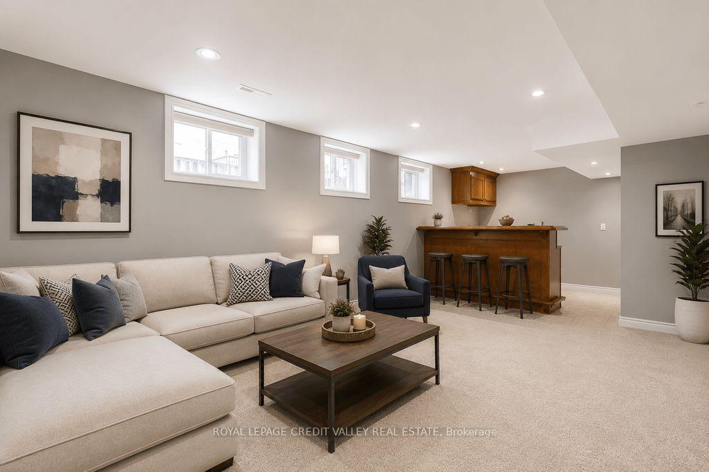 Photo 14 of 29 Counsellor Terrace, Barrie, Innis-Shore — HOMEH