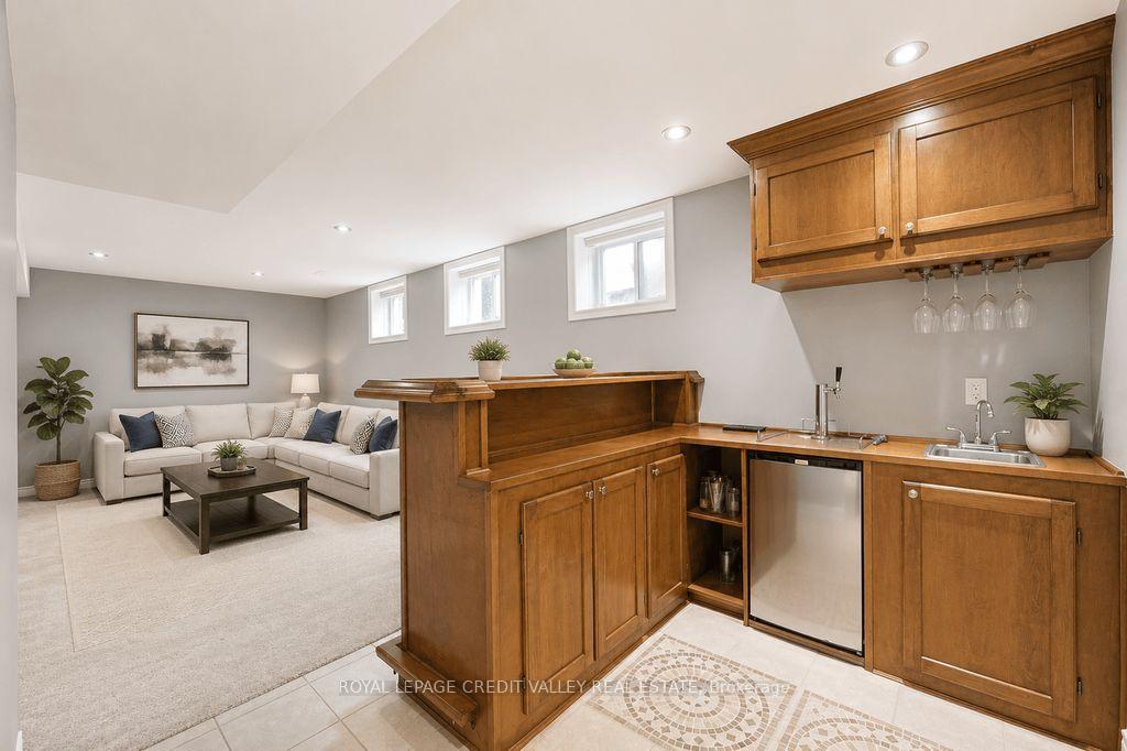Photo 15 of 29 Counsellor Terrace, Barrie, Innis-Shore — HOMEH